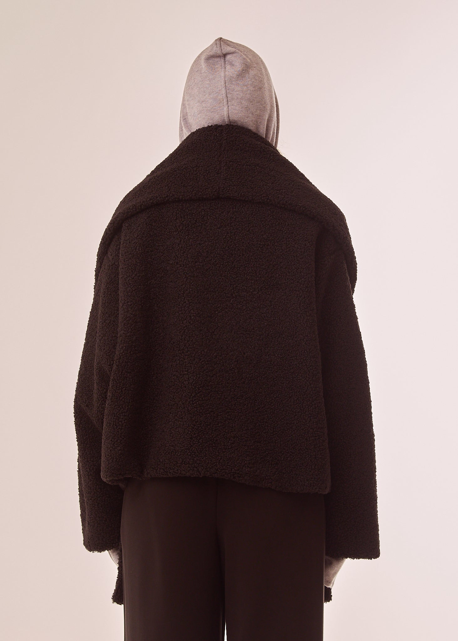 Pelliccia con ampia sciarpa