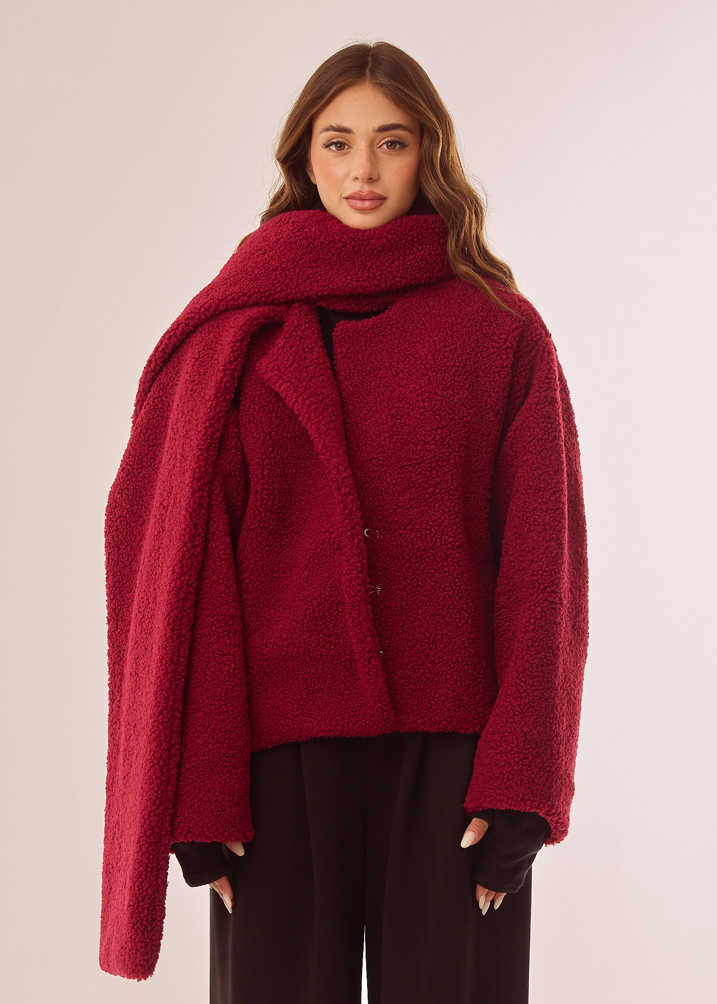 Pelliccia con ampia sciarpa