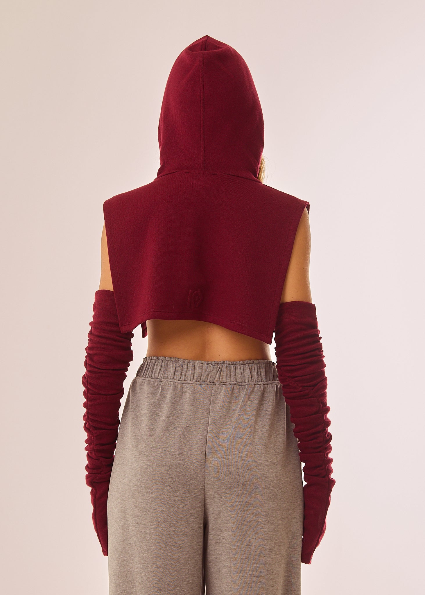 Cappuccio con top crop aperto