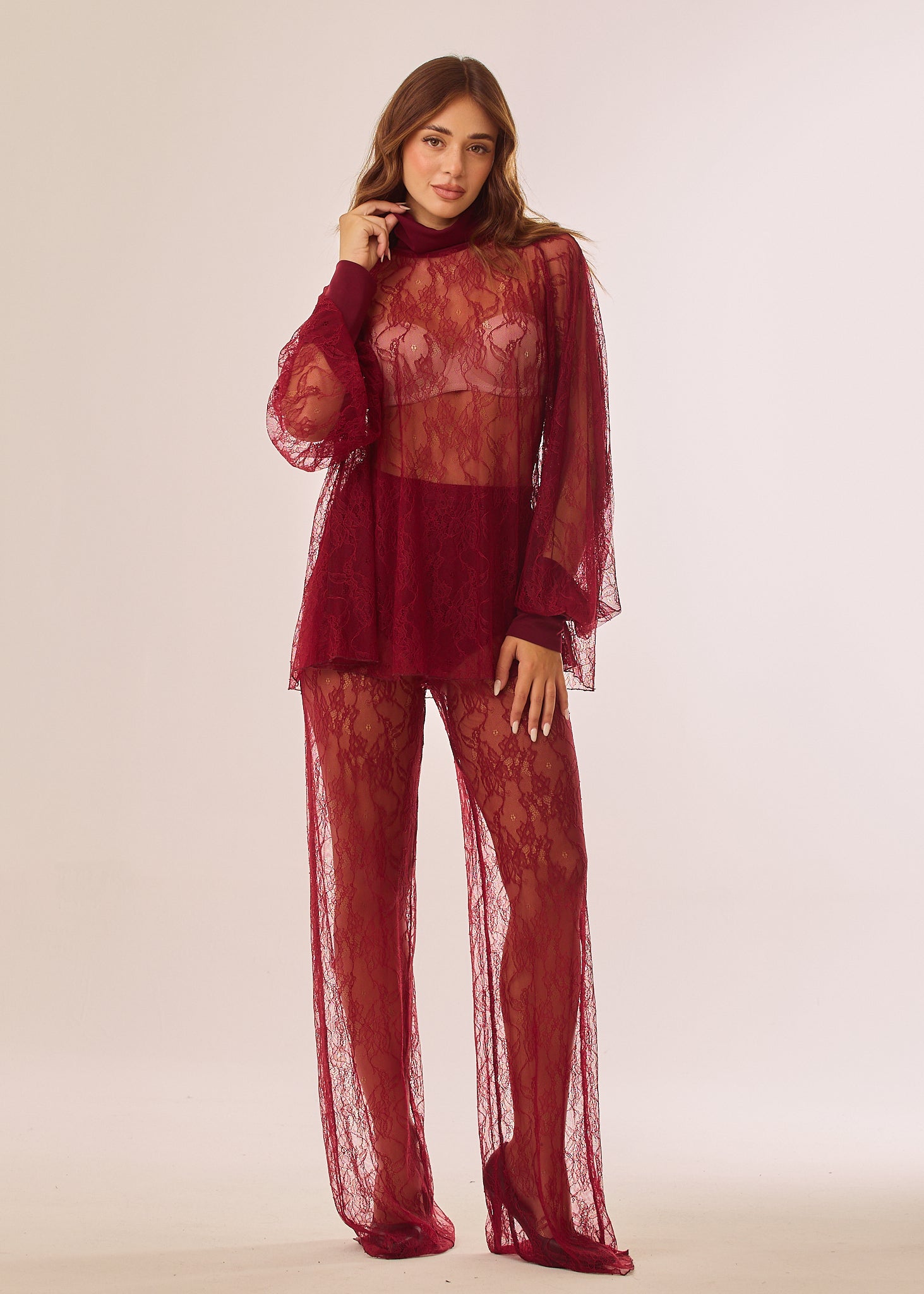 Blusa in pizzo trasparente