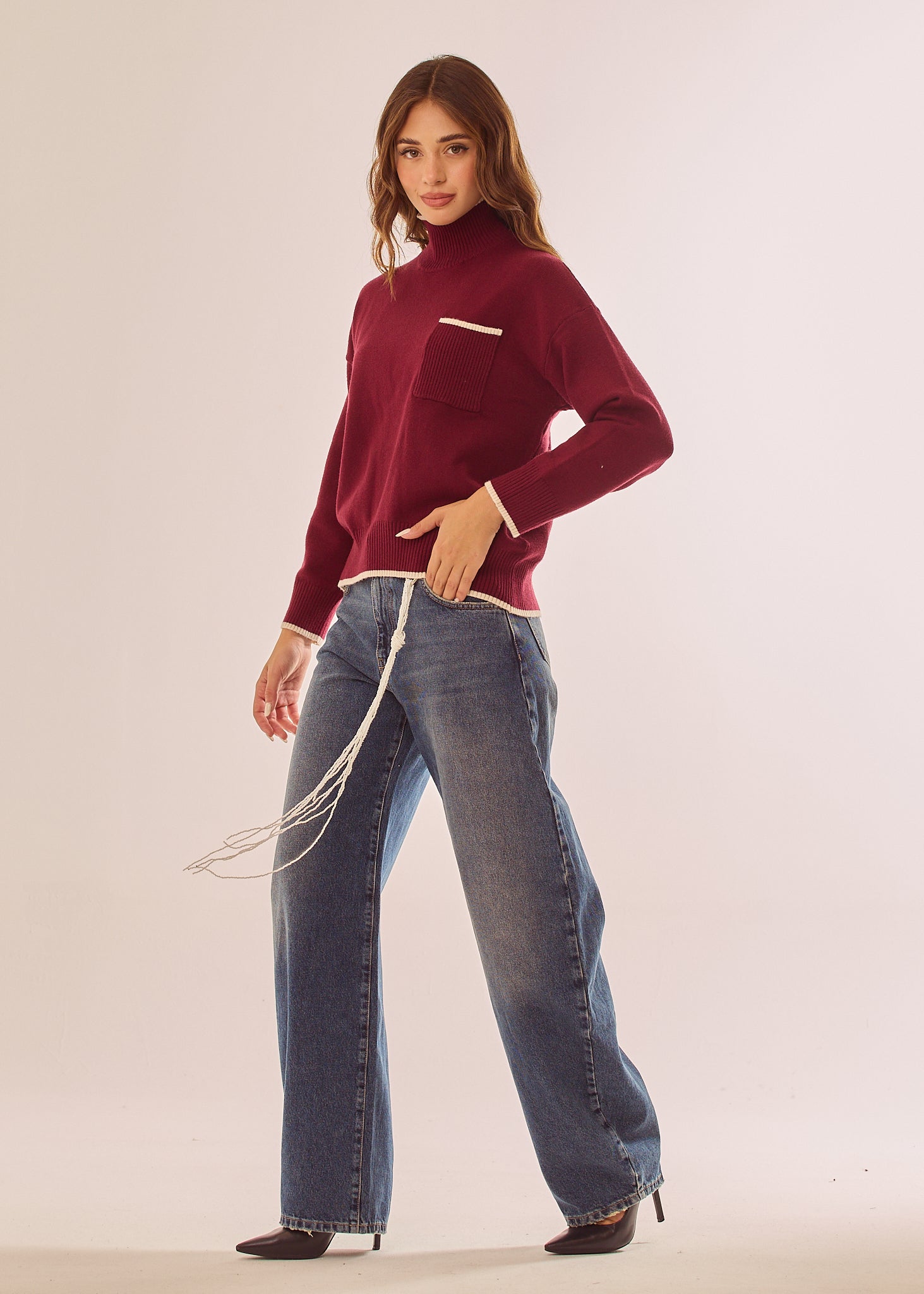 Maglia dolcevita con bordo a contrasto