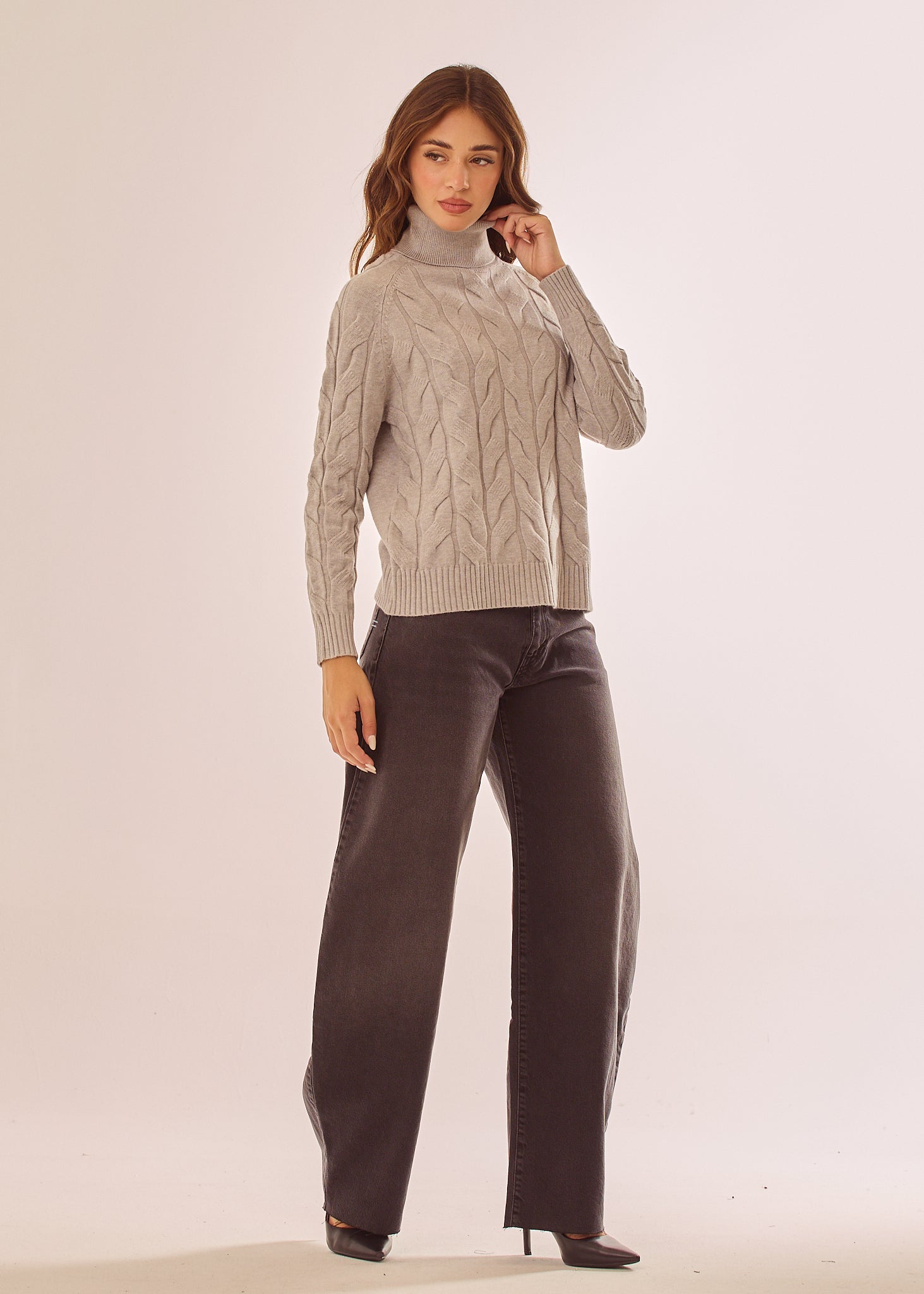 Maglia dolcevita con lavorazione a trecce