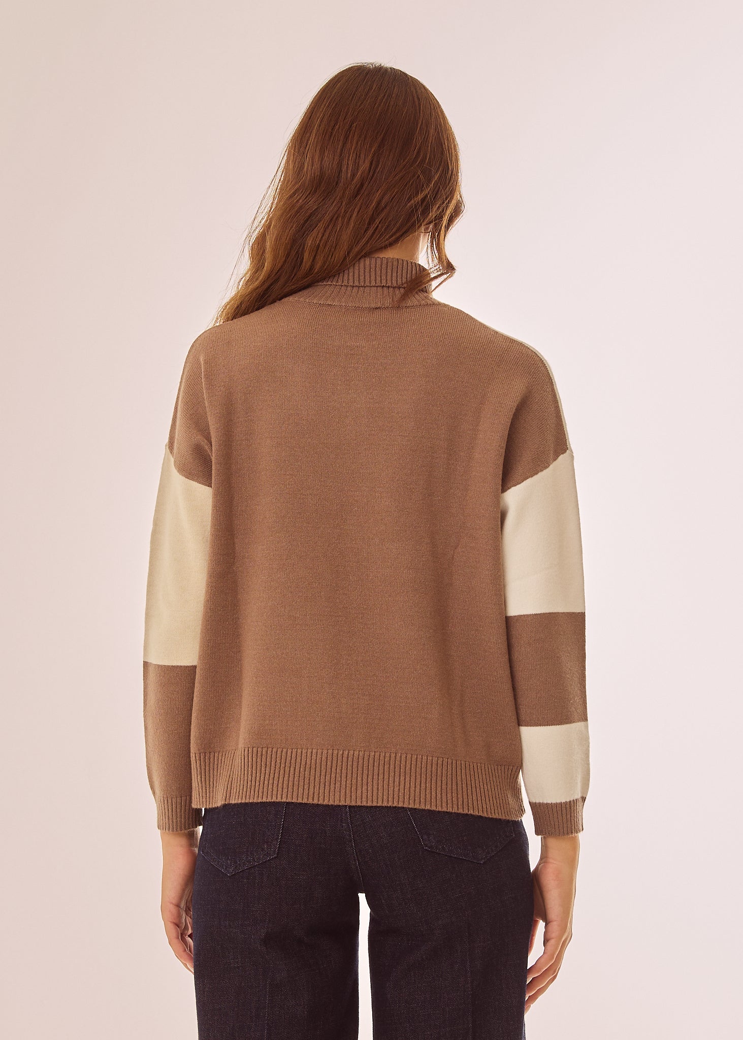 Maglia dolcevita con motivo quadrato