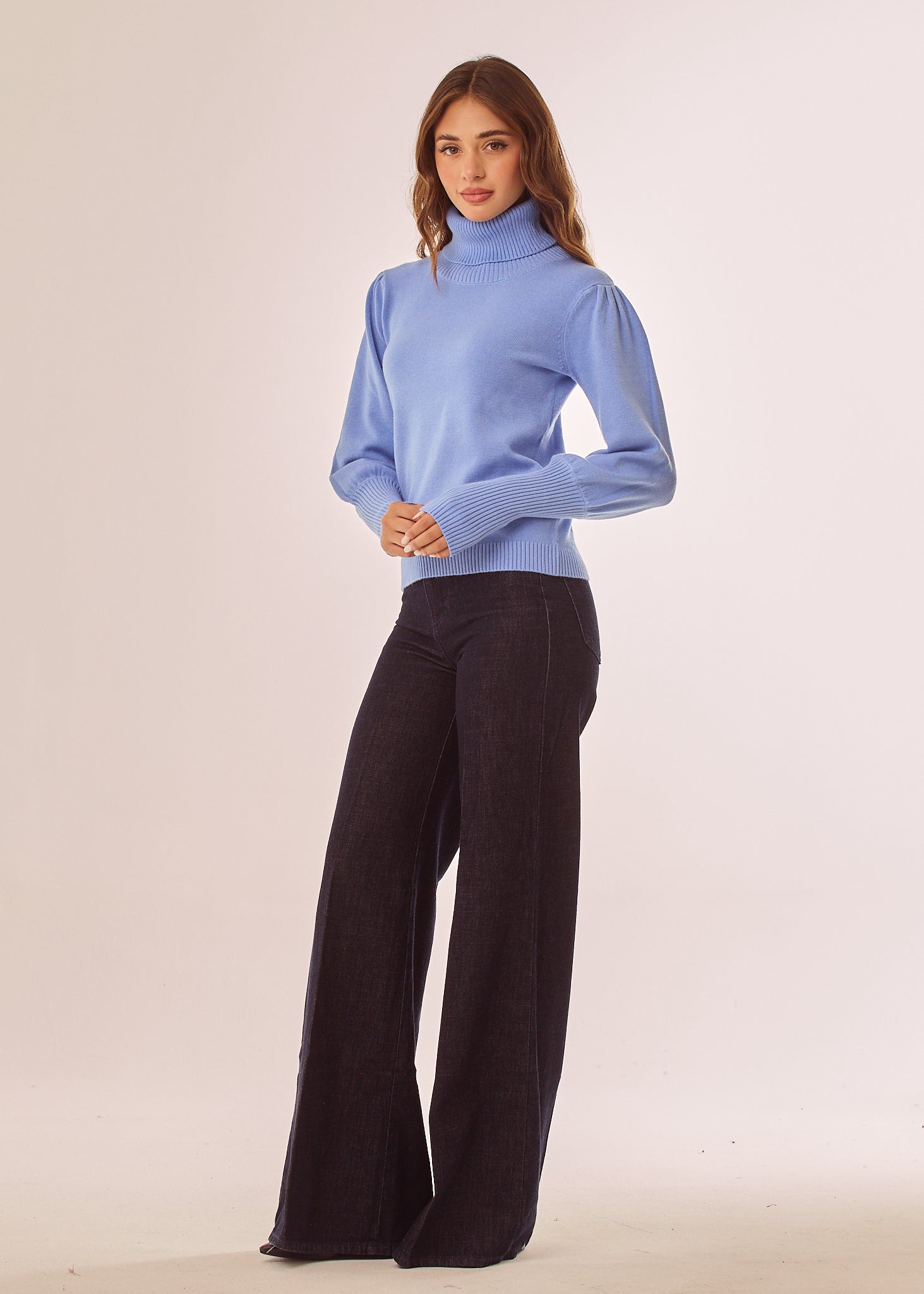 Maglia dolcevita con maniche lunghe a sbuffo