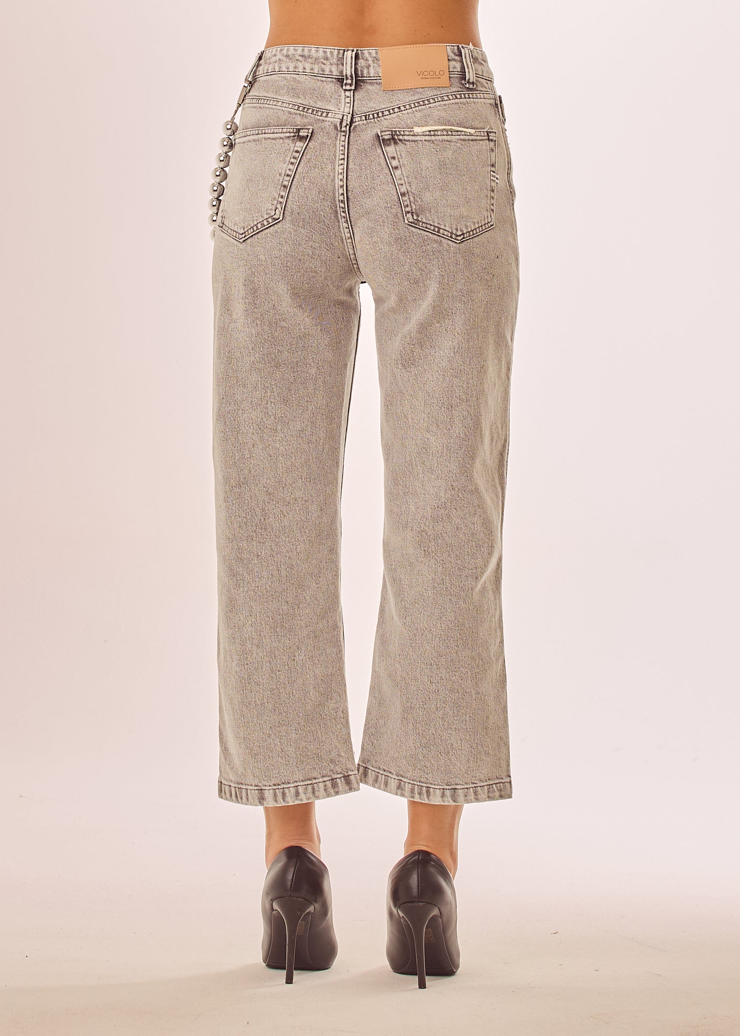 Jeans a trombetta con catena removibile