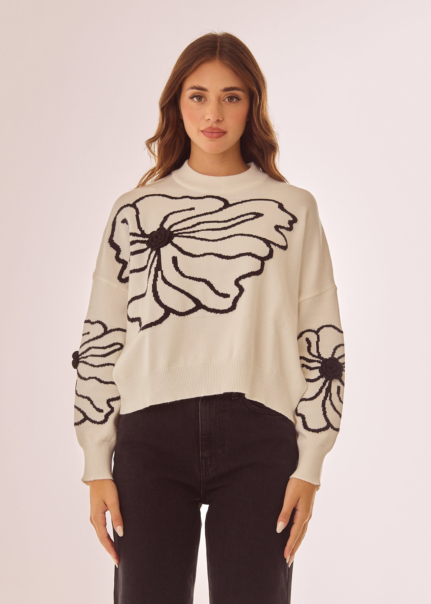 Maglia girocollo con disegni floreali