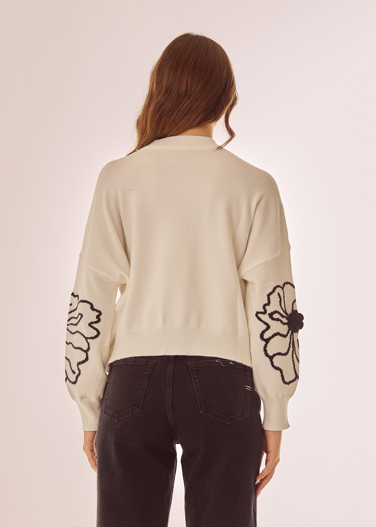 Maglia girocollo con disegni floreali