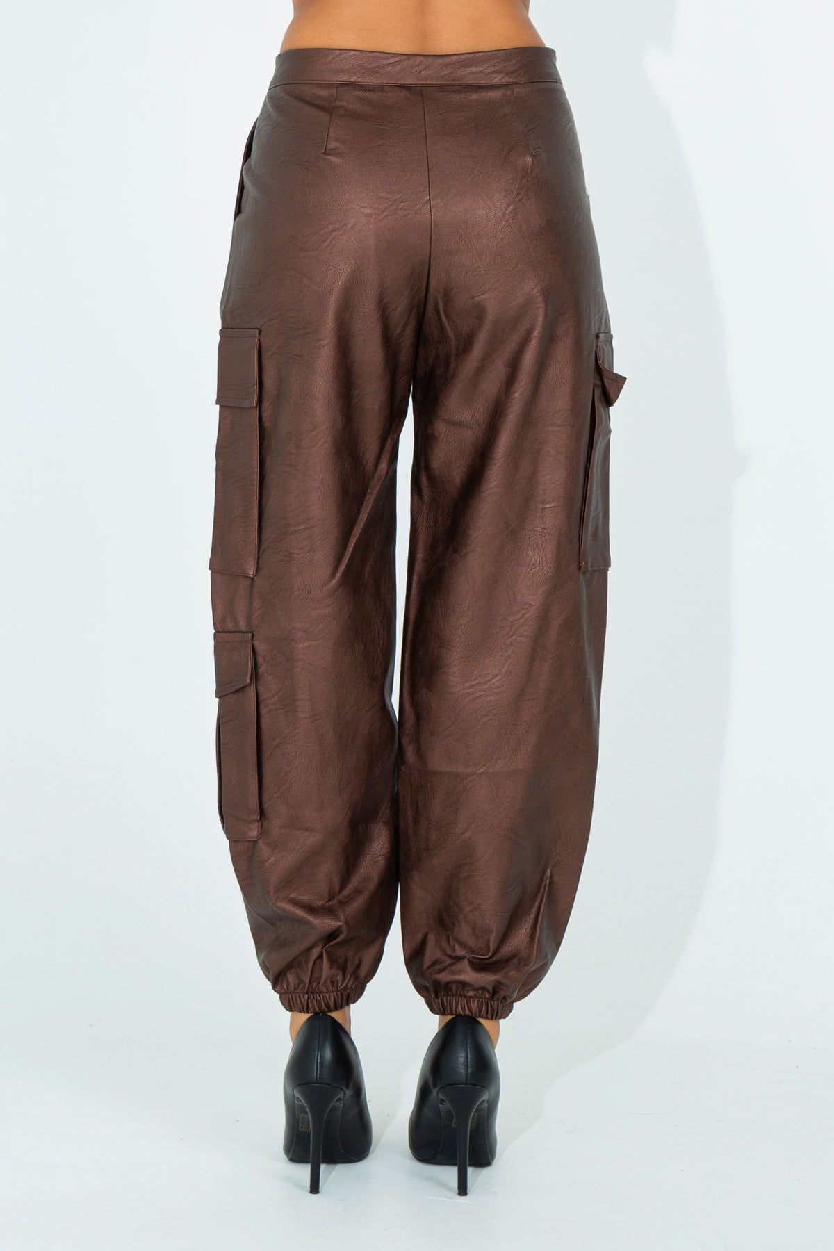 Pantalone cargo in ecopelle