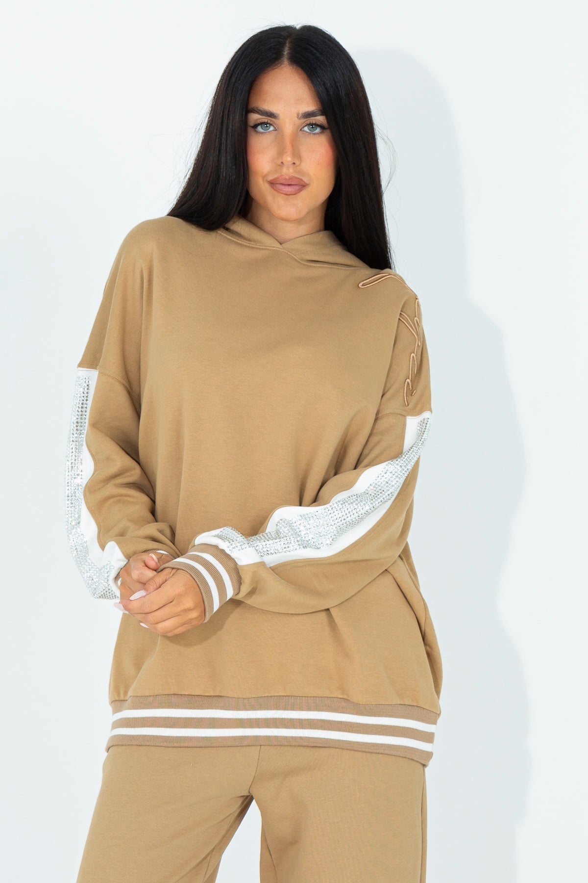 Oversized sweatshirt with contrasting color details