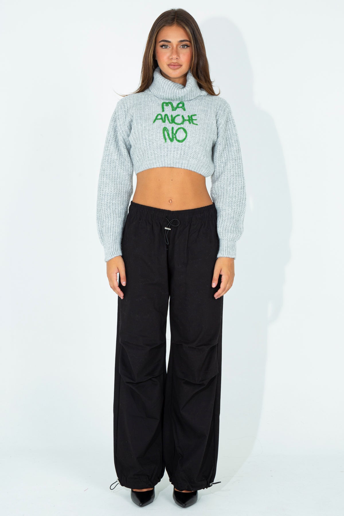 Maglia lupetto crop con frase ricamata