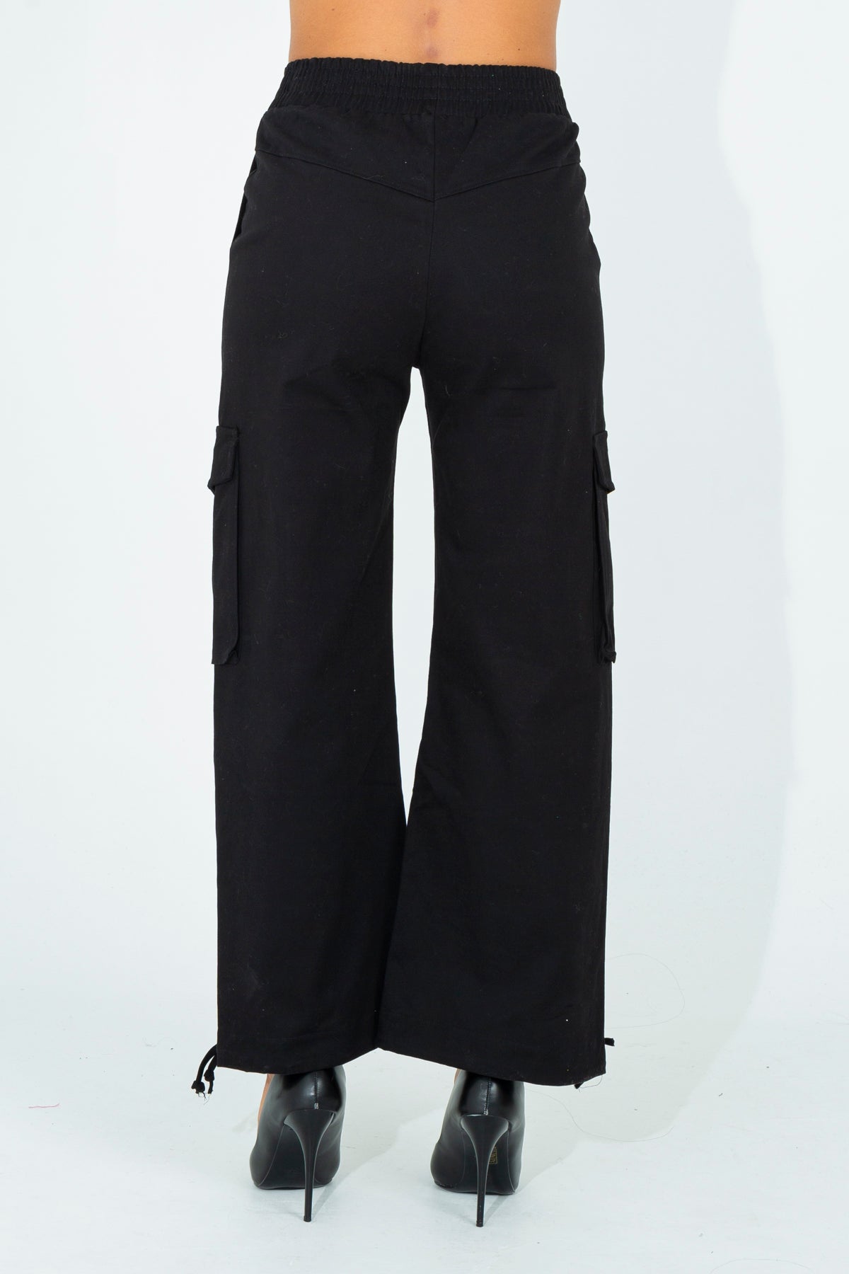 Cargo trousers in structured fabric