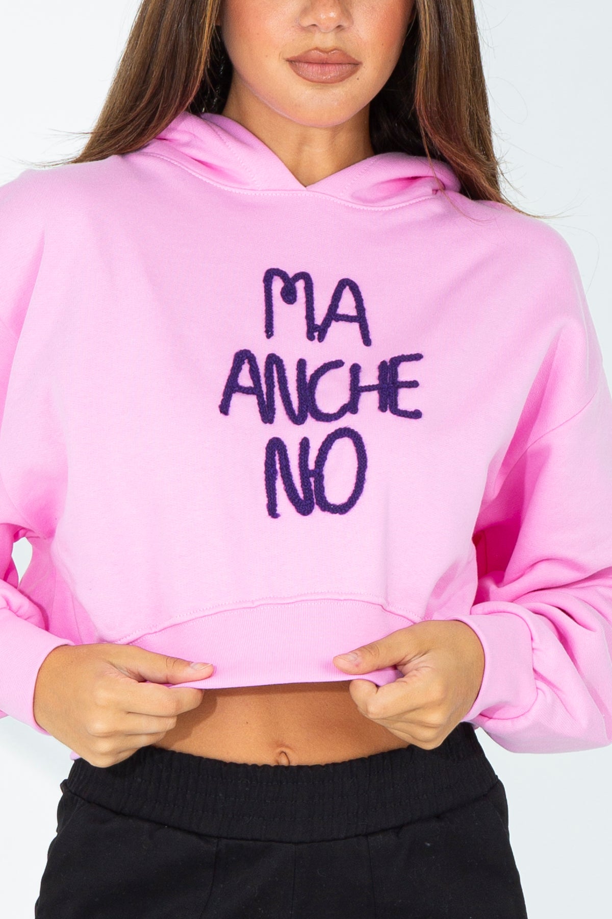 Felpa crop con frase ricamata