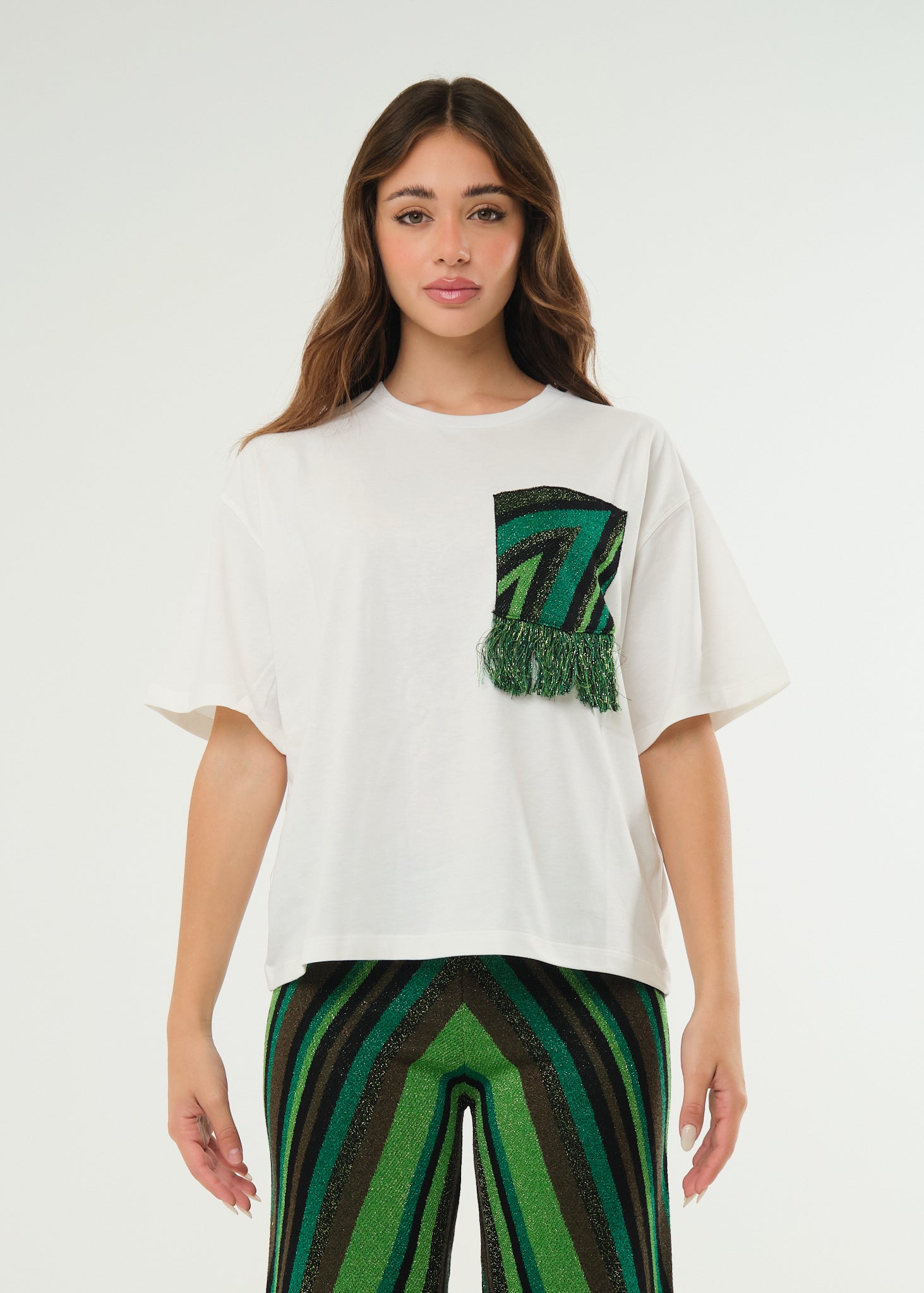 T-shirt con tasca decorativa