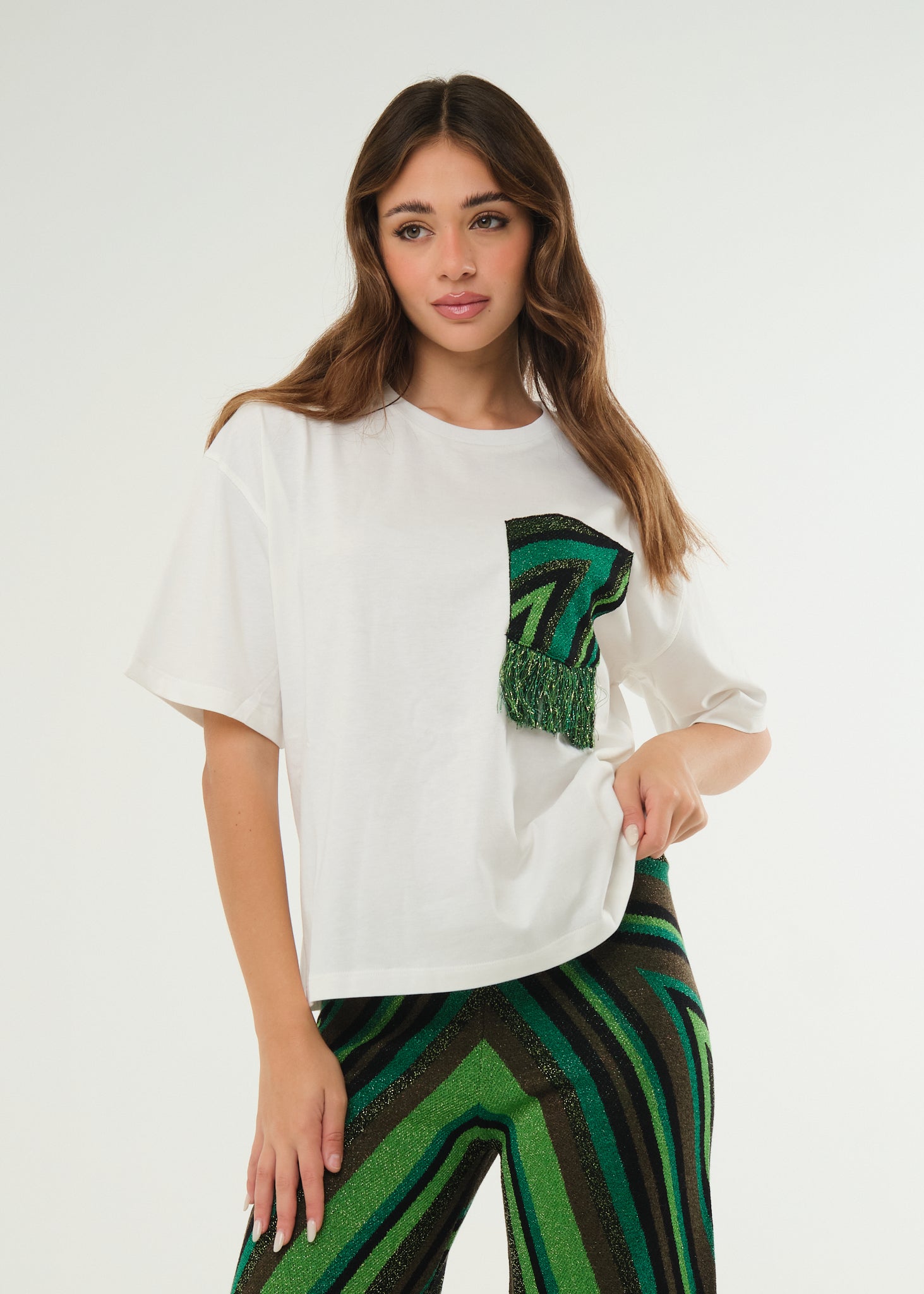 T-shirt con tasca decorativa