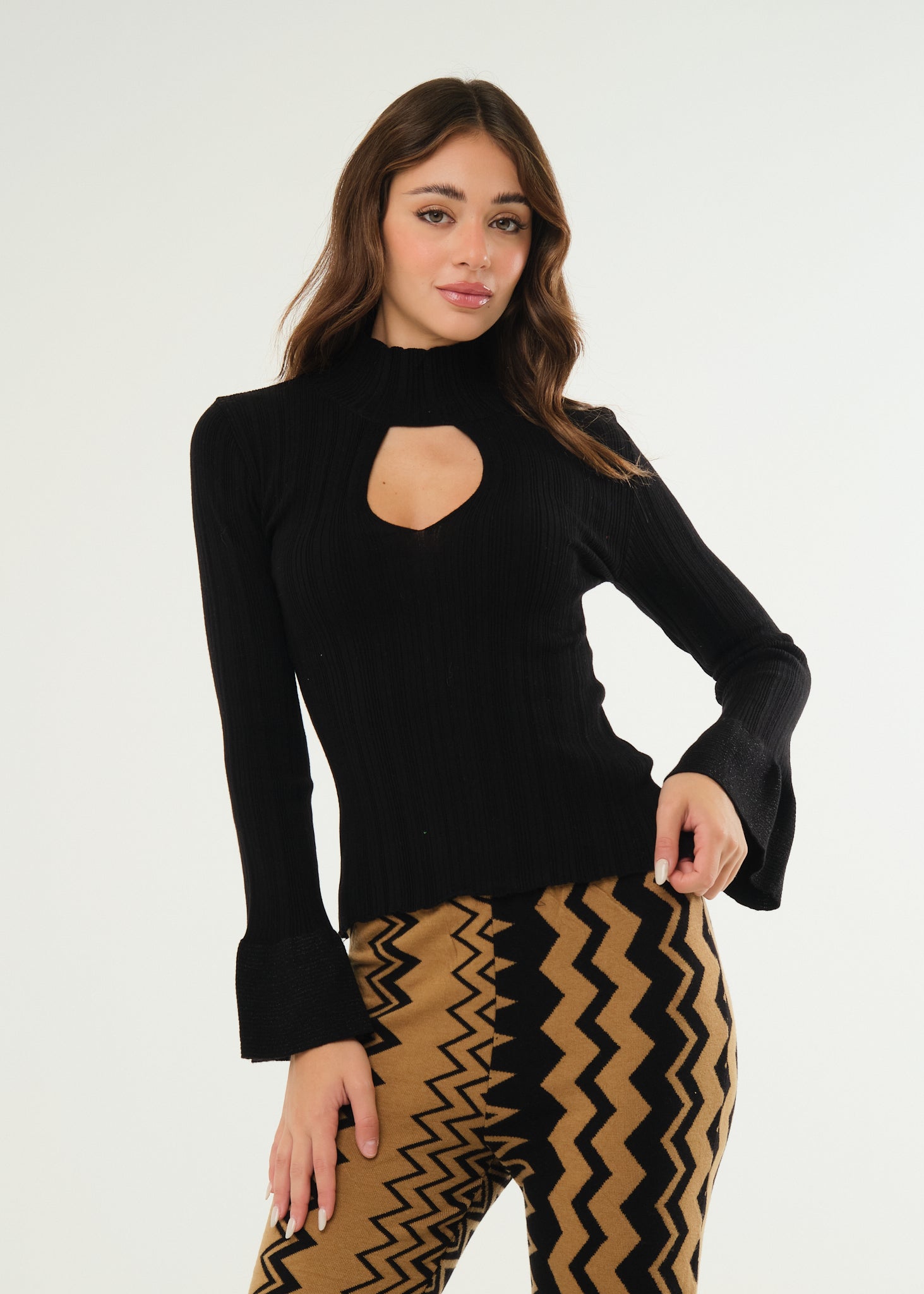 Maglia a costine con cut out frontale