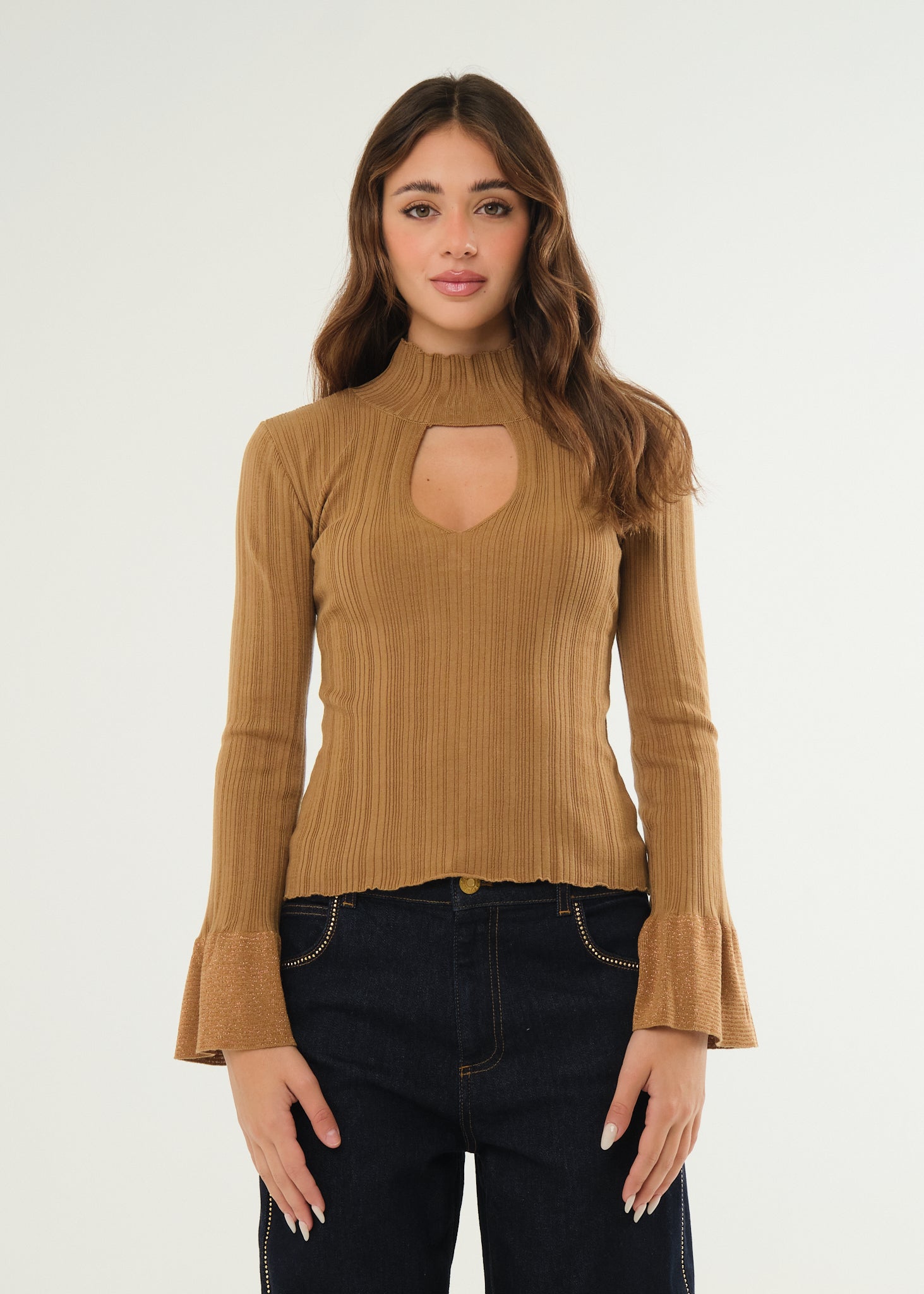 Maglia a costine con cut out frontale