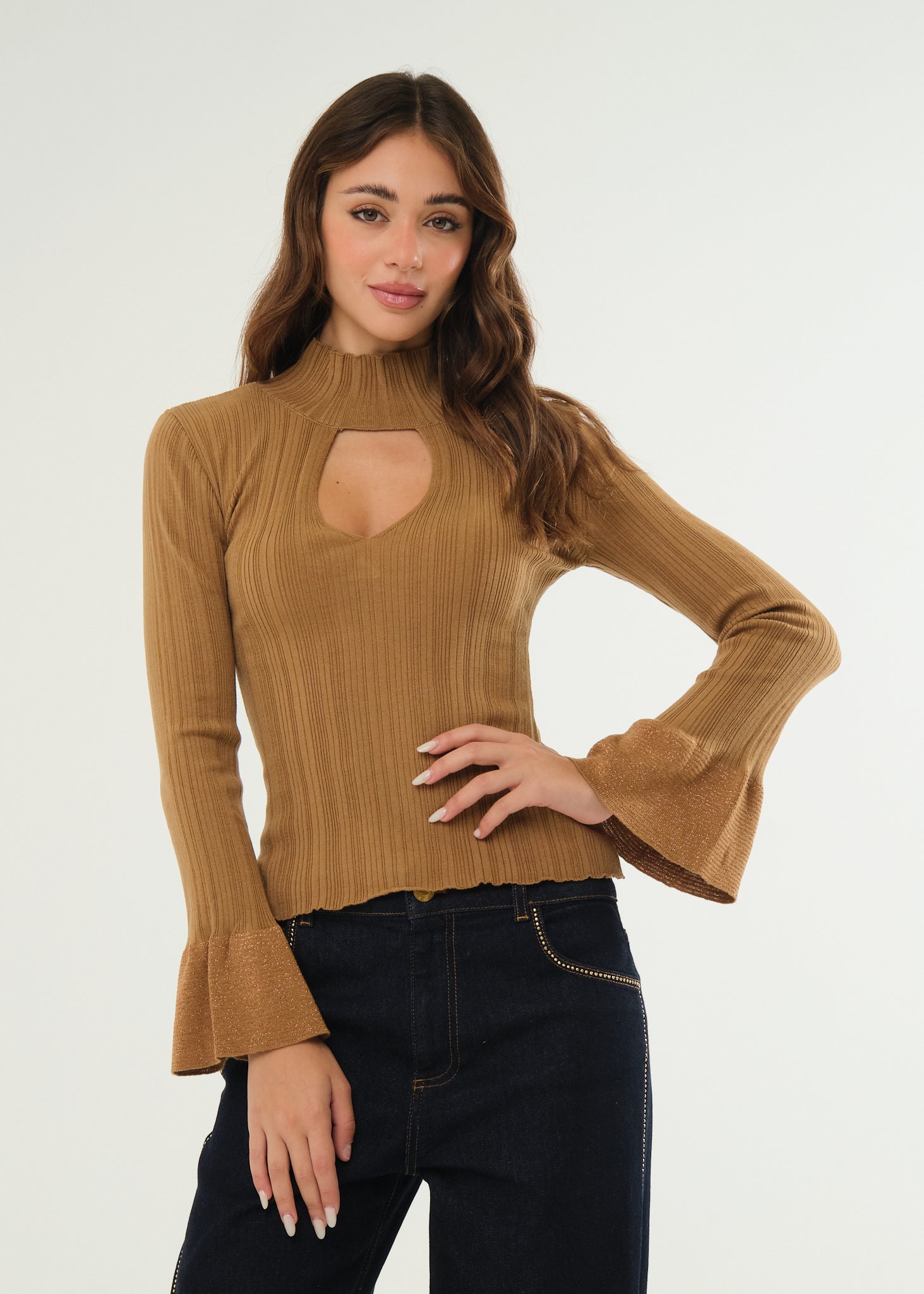 Maglia a costine con cut out frontale