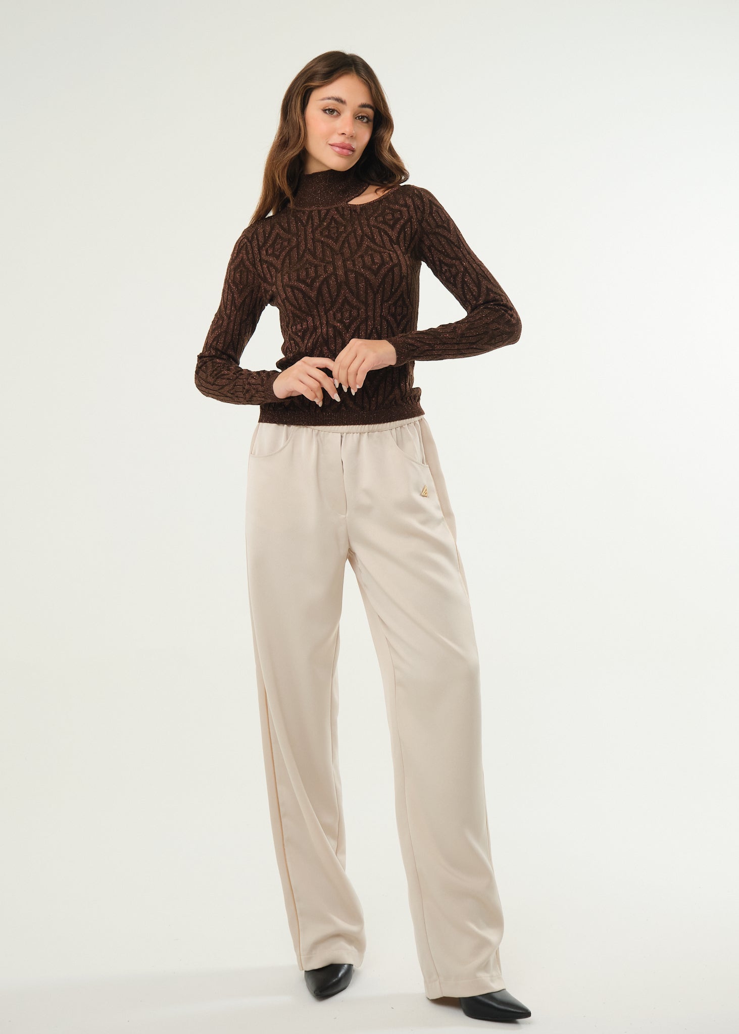 Maglia dolcevita con cut out su spalla