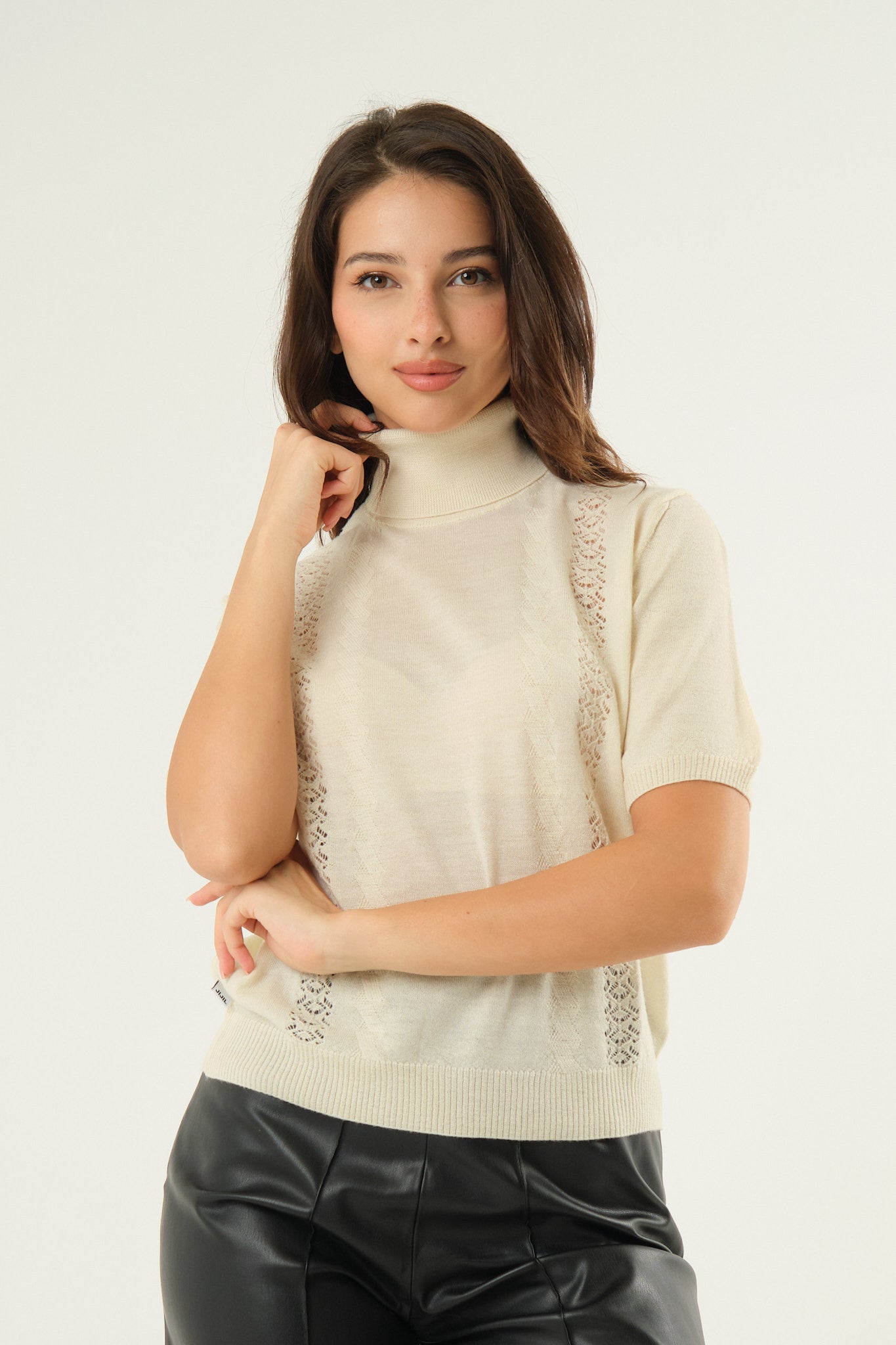 Maglia collo alto e mezze maniche