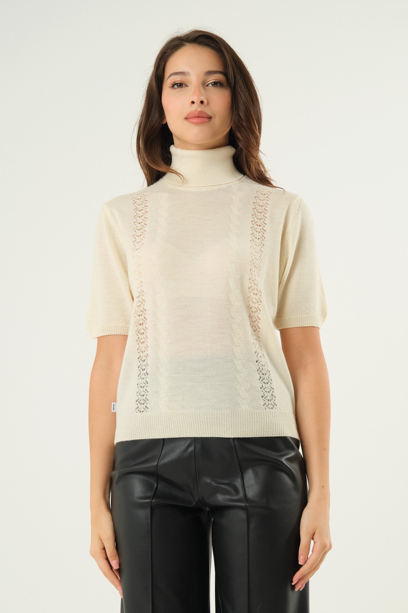 Maglia collo alto e mezze maniche