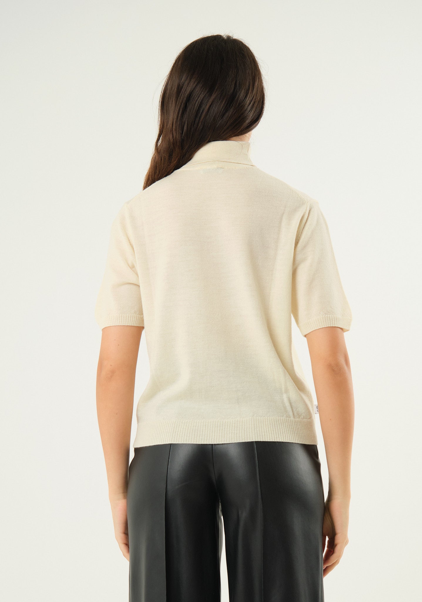 Maglia collo alto e mezze maniche