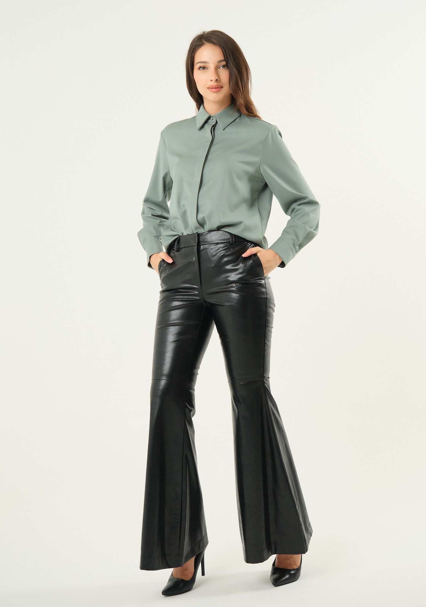 Pantalone in ecopelle effetto bagnato