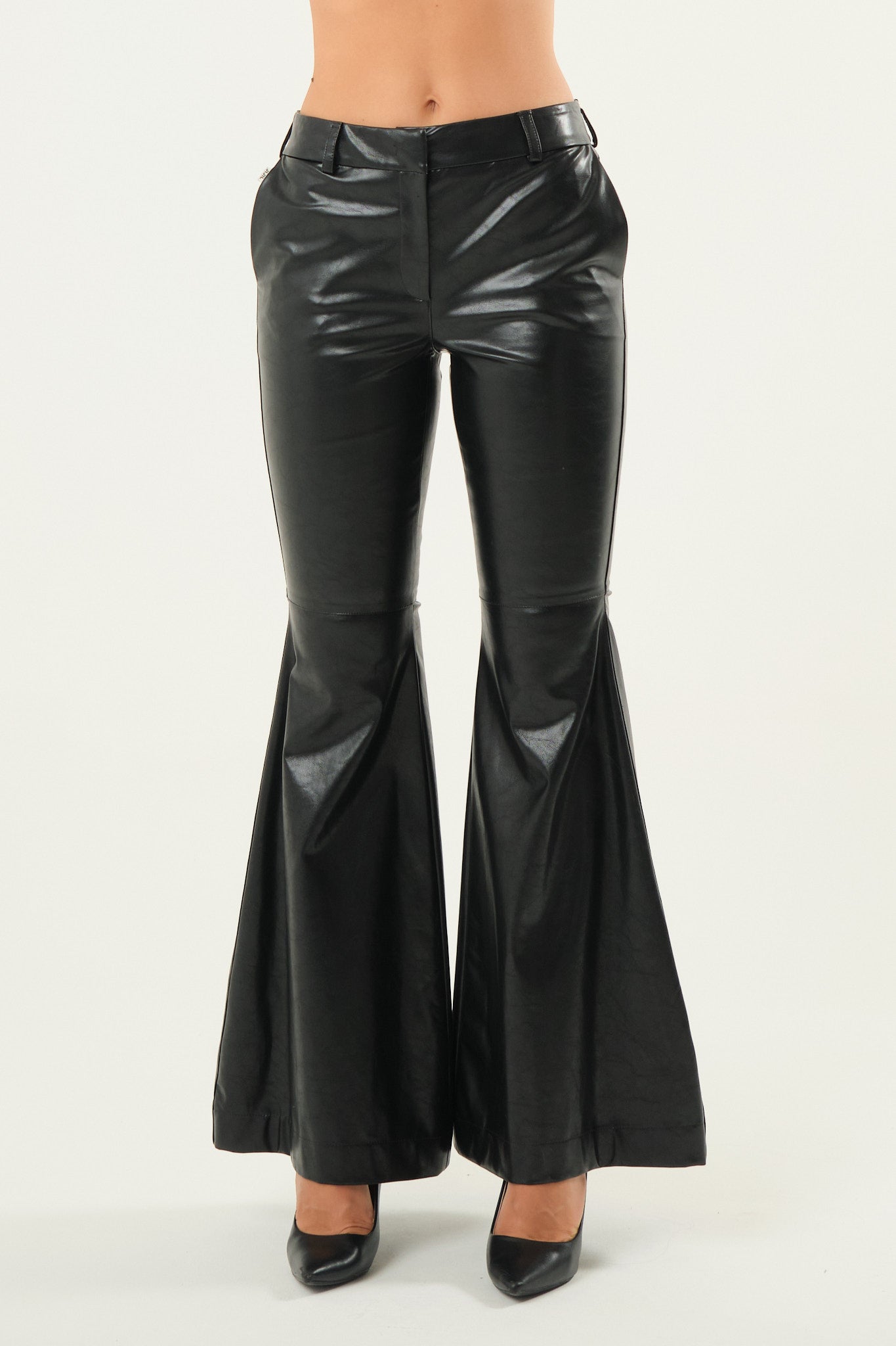 Pantalone in ecopelle effetto bagnato