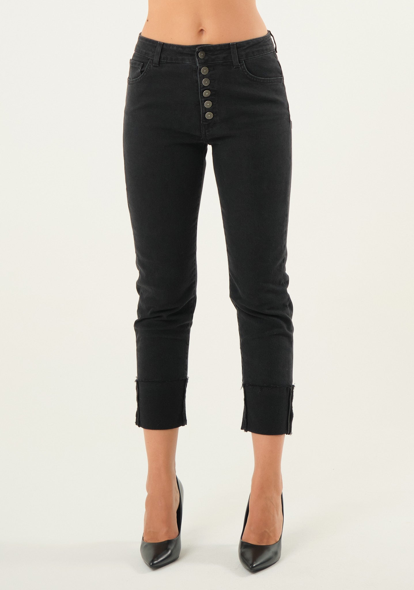 Jeans skinny con ampio risvolto su fondo