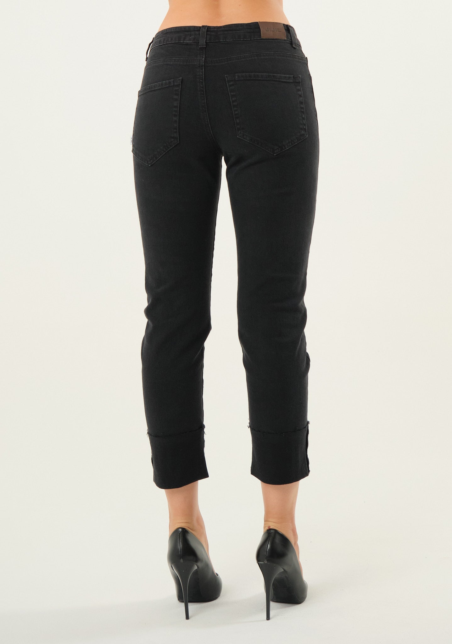 Jeans skinny con ampio risvolto su fondo