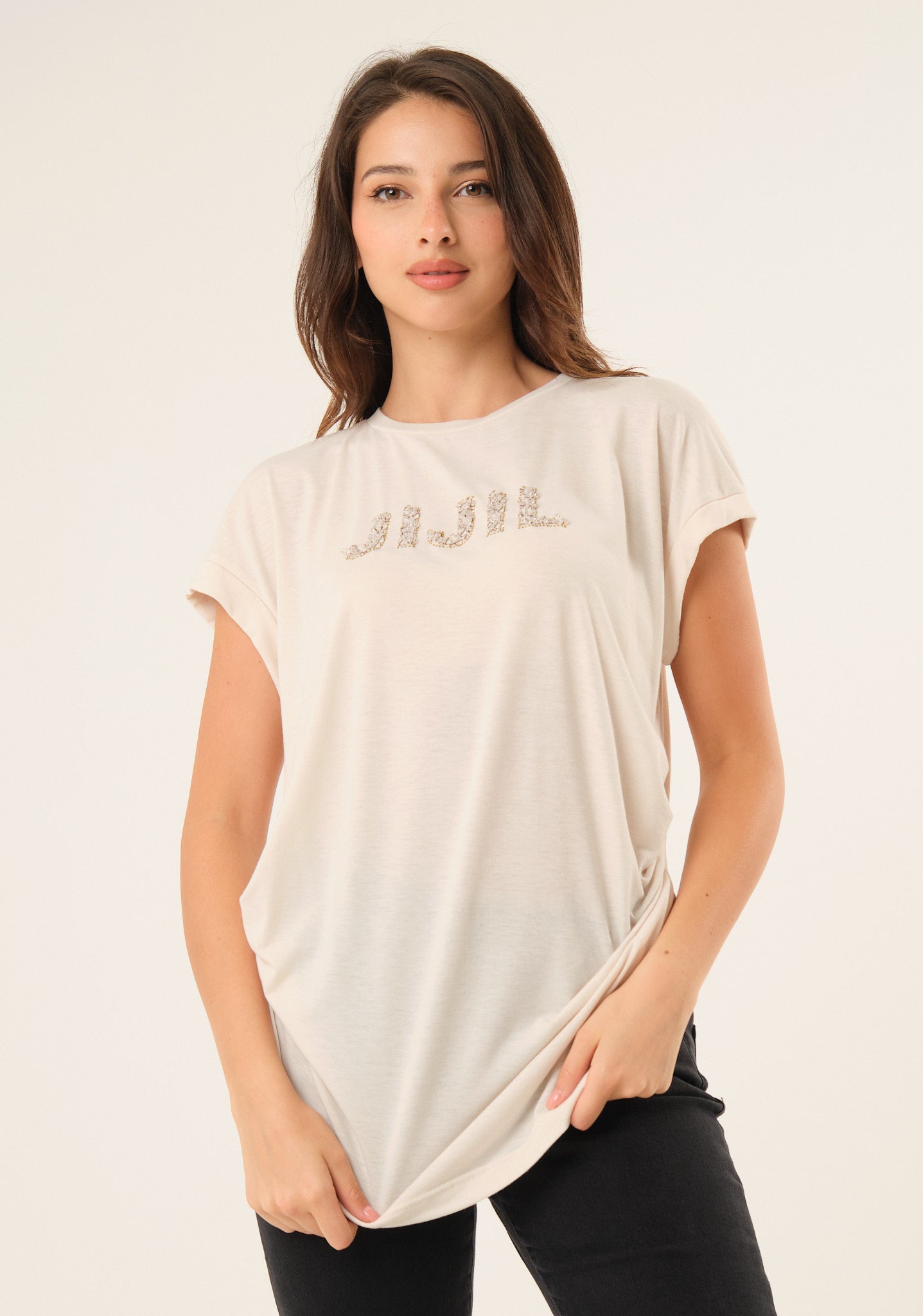 T-shirt in viscosa con applicazioni preziose
