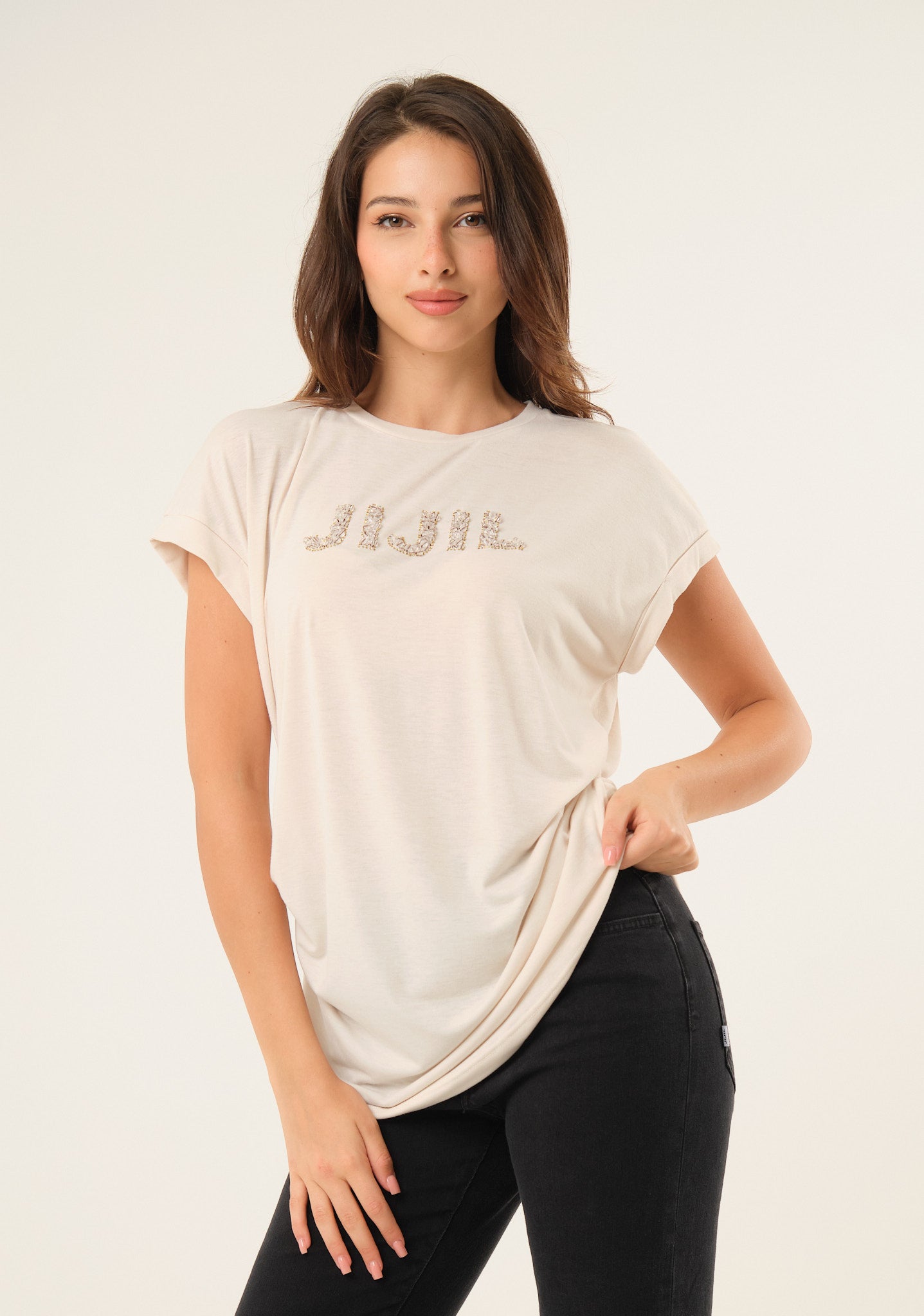 T-shirt in viscosa con applicazioni preziose