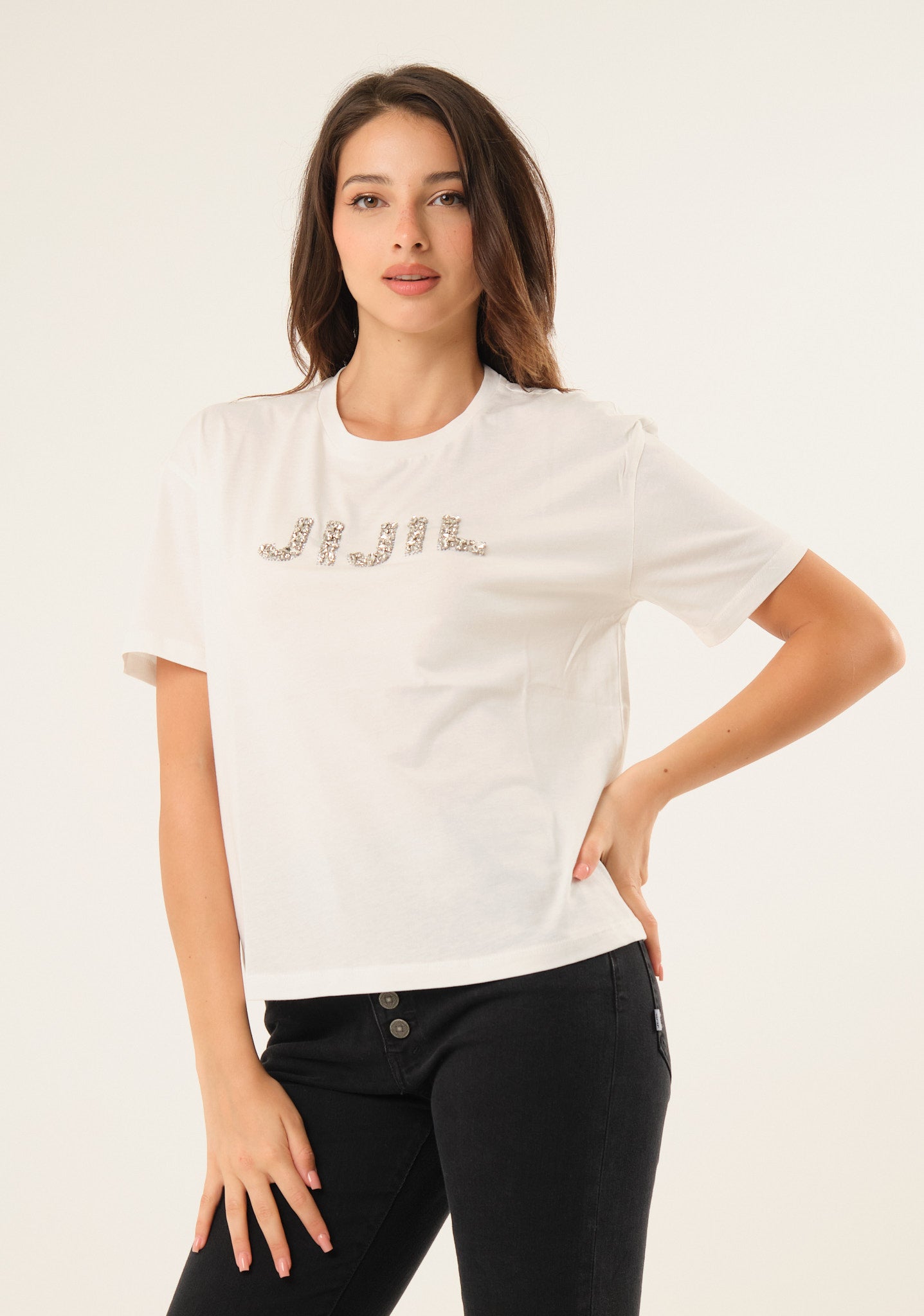 T-shirt dritta con applicazioni preziose