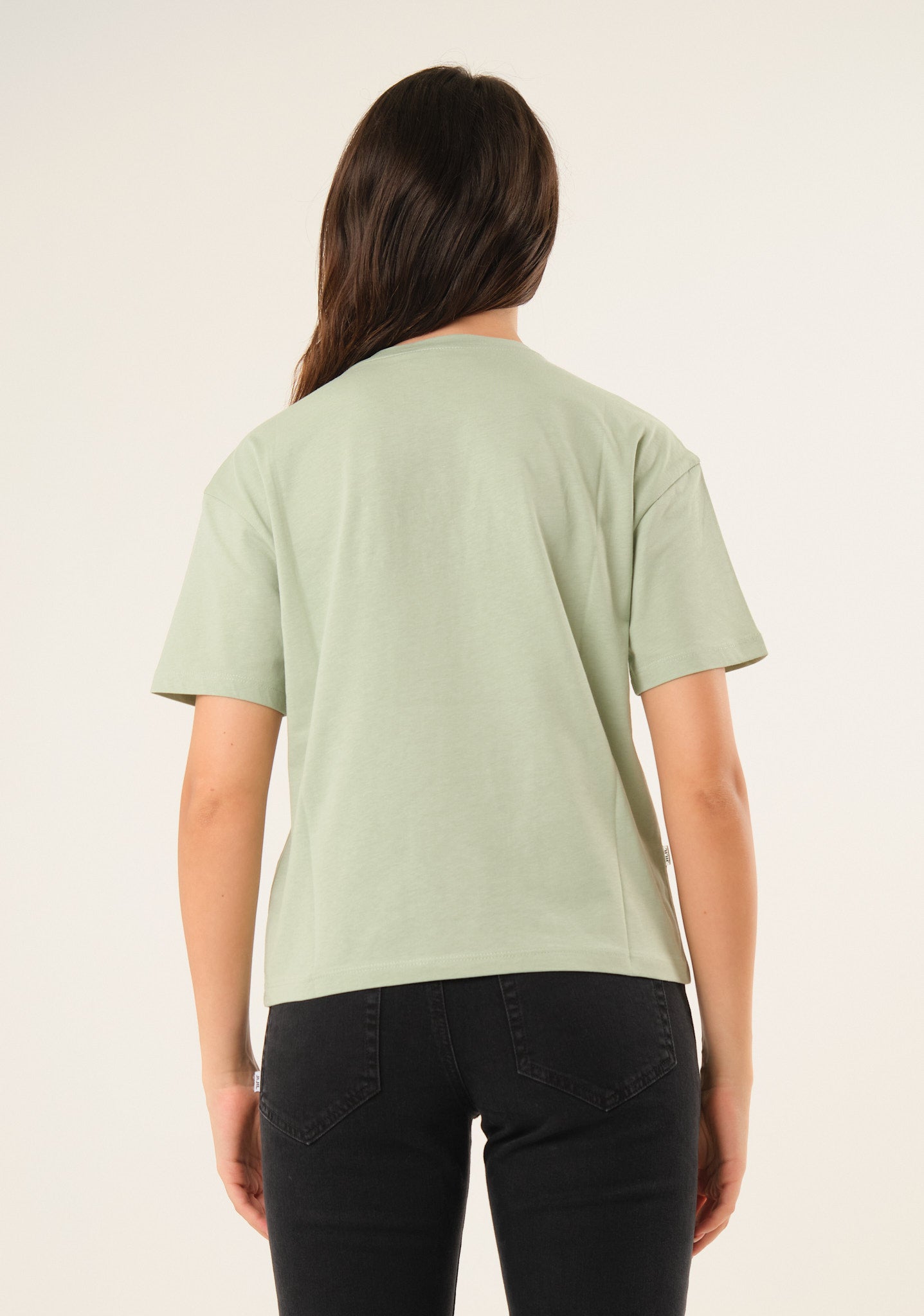 T-shirt dritta con applicazioni preziose frontali