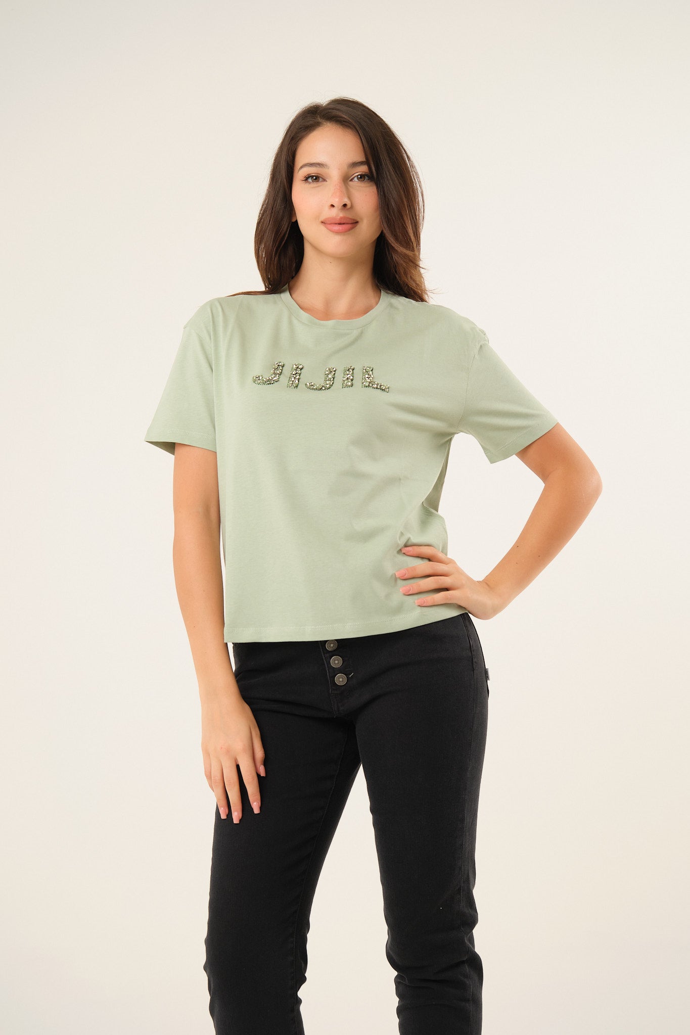 T-shirt dritta con applicazioni preziose frontali