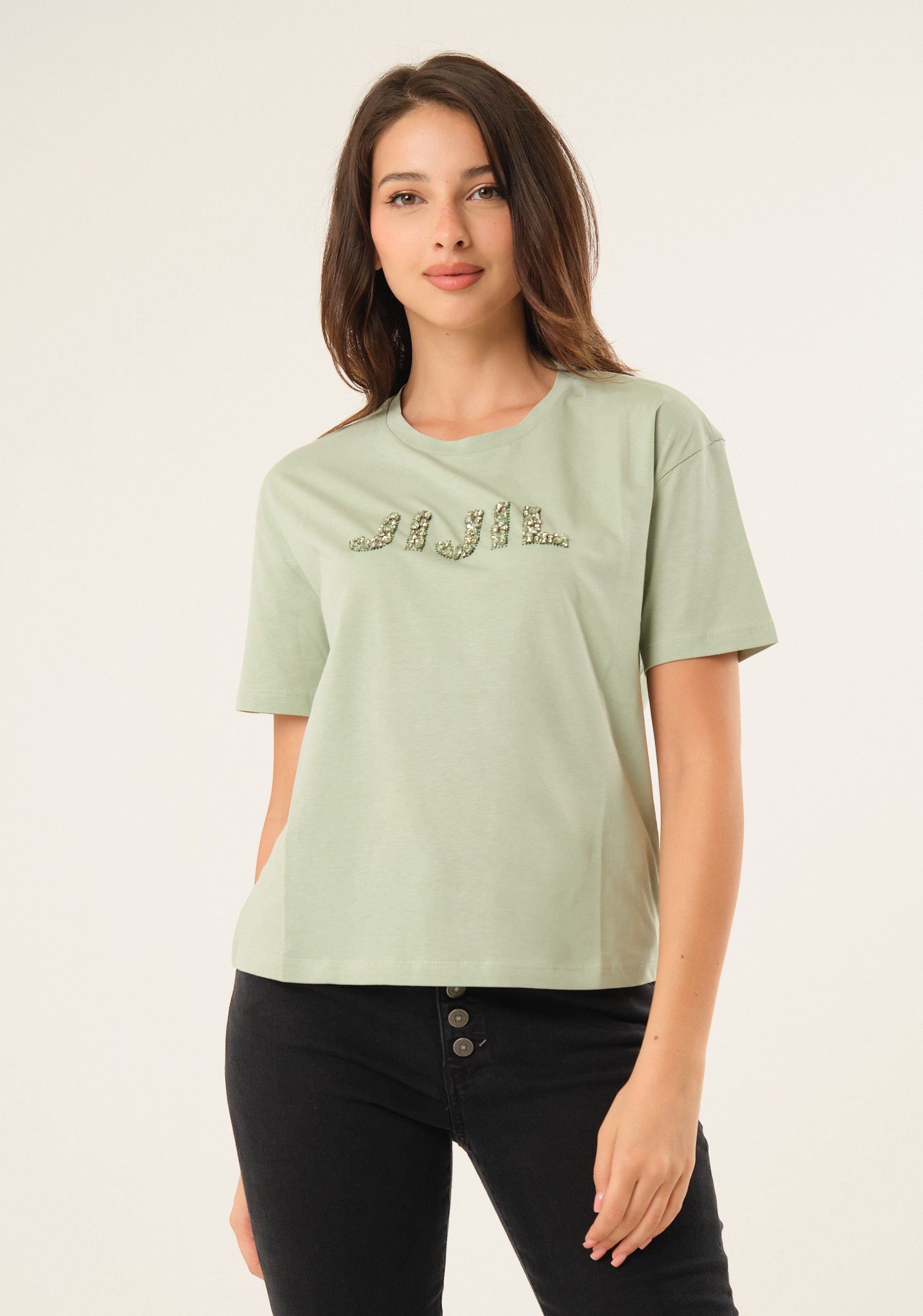 T-shirt dritta con applicazioni preziose frontali
