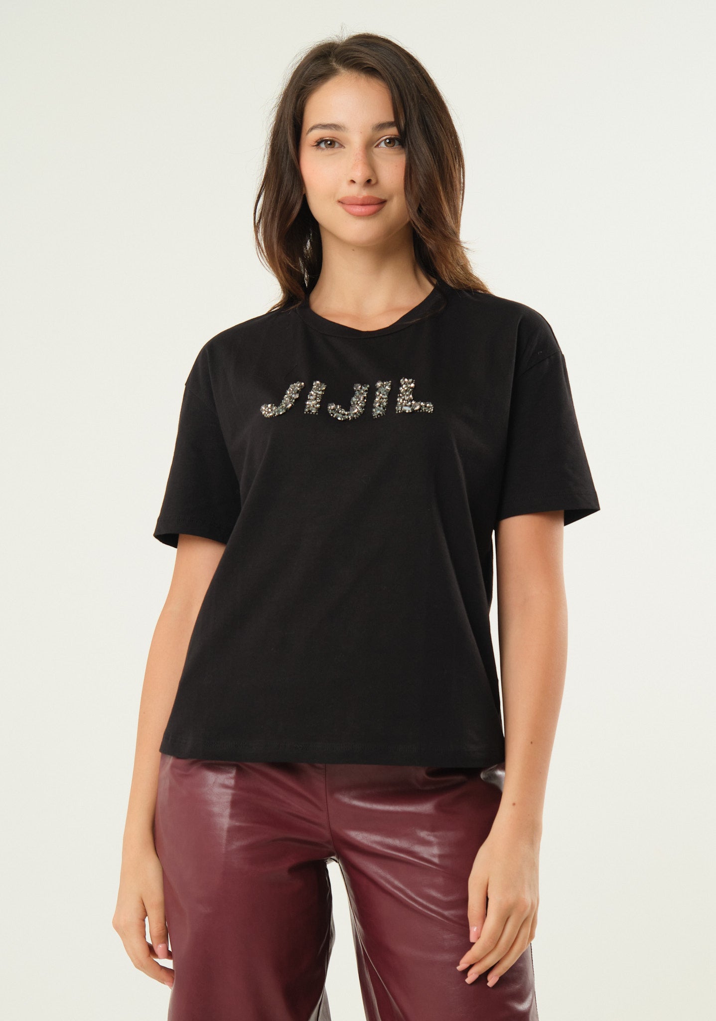 T-shirt dritta con applicazioni preziose frontali