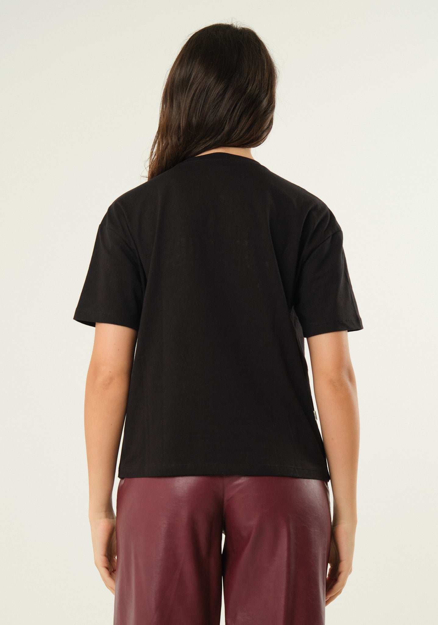 T-shirt dritta con applicazioni preziose frontali