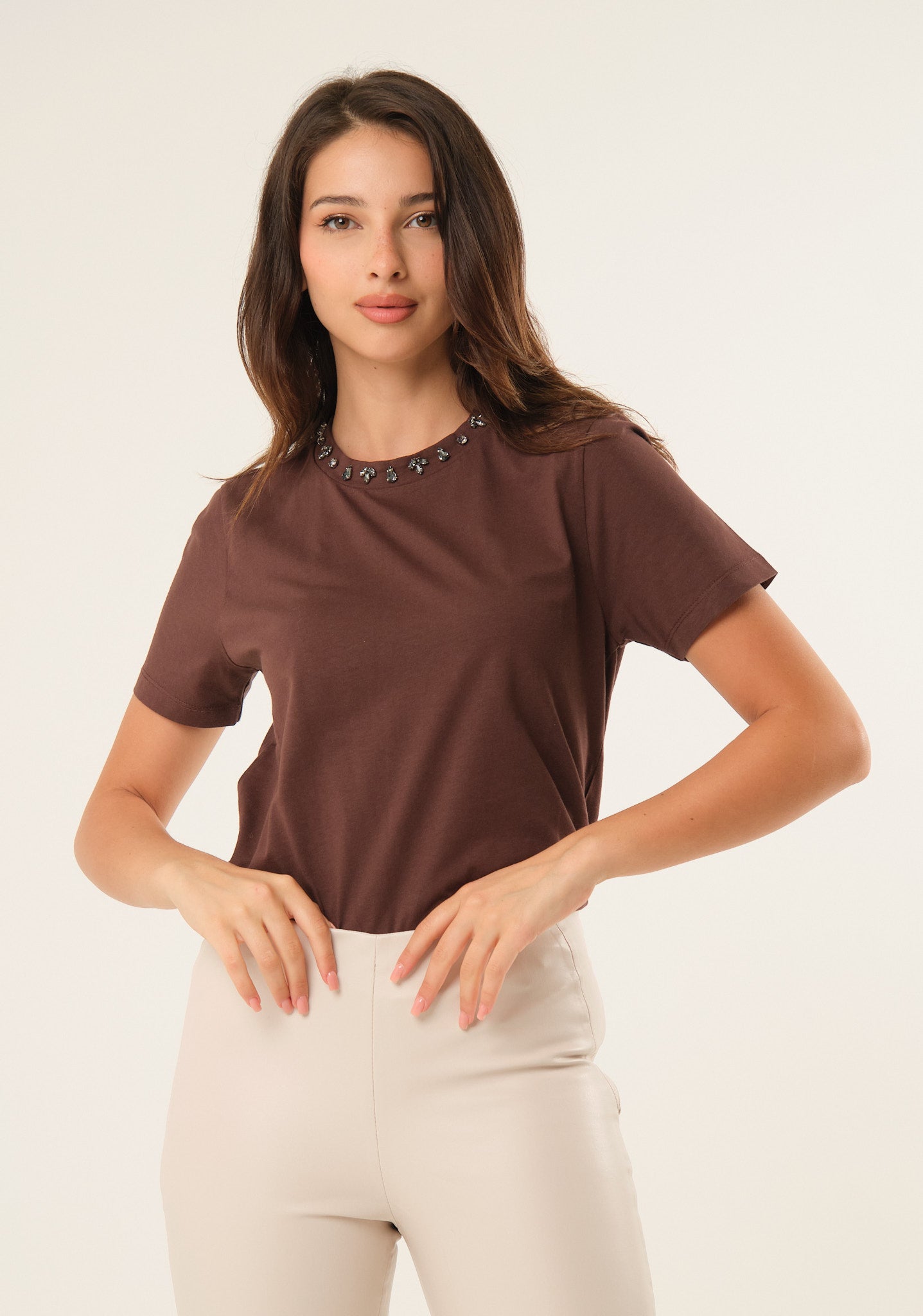 T-shirt con pietre