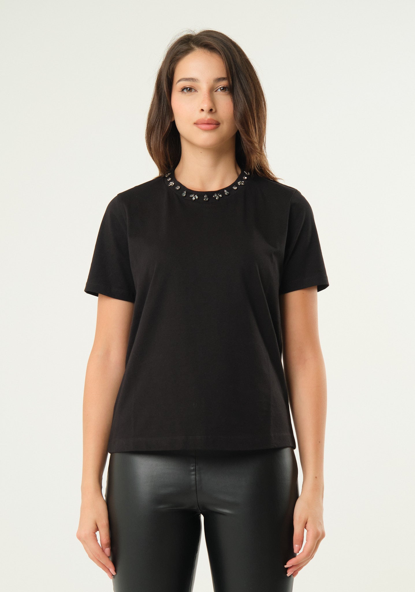 T-shirt con pietre