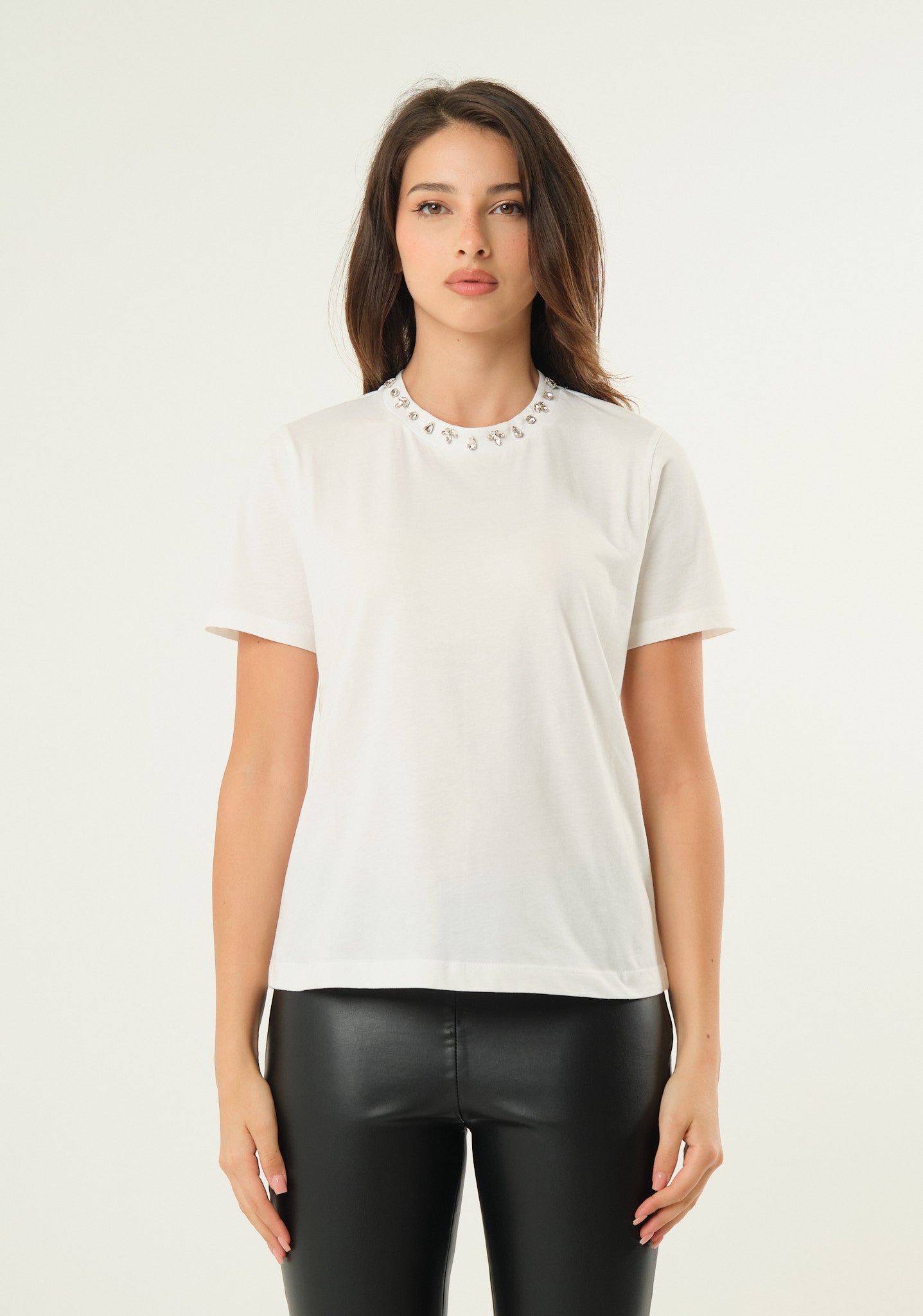 T-shirt con pietre
