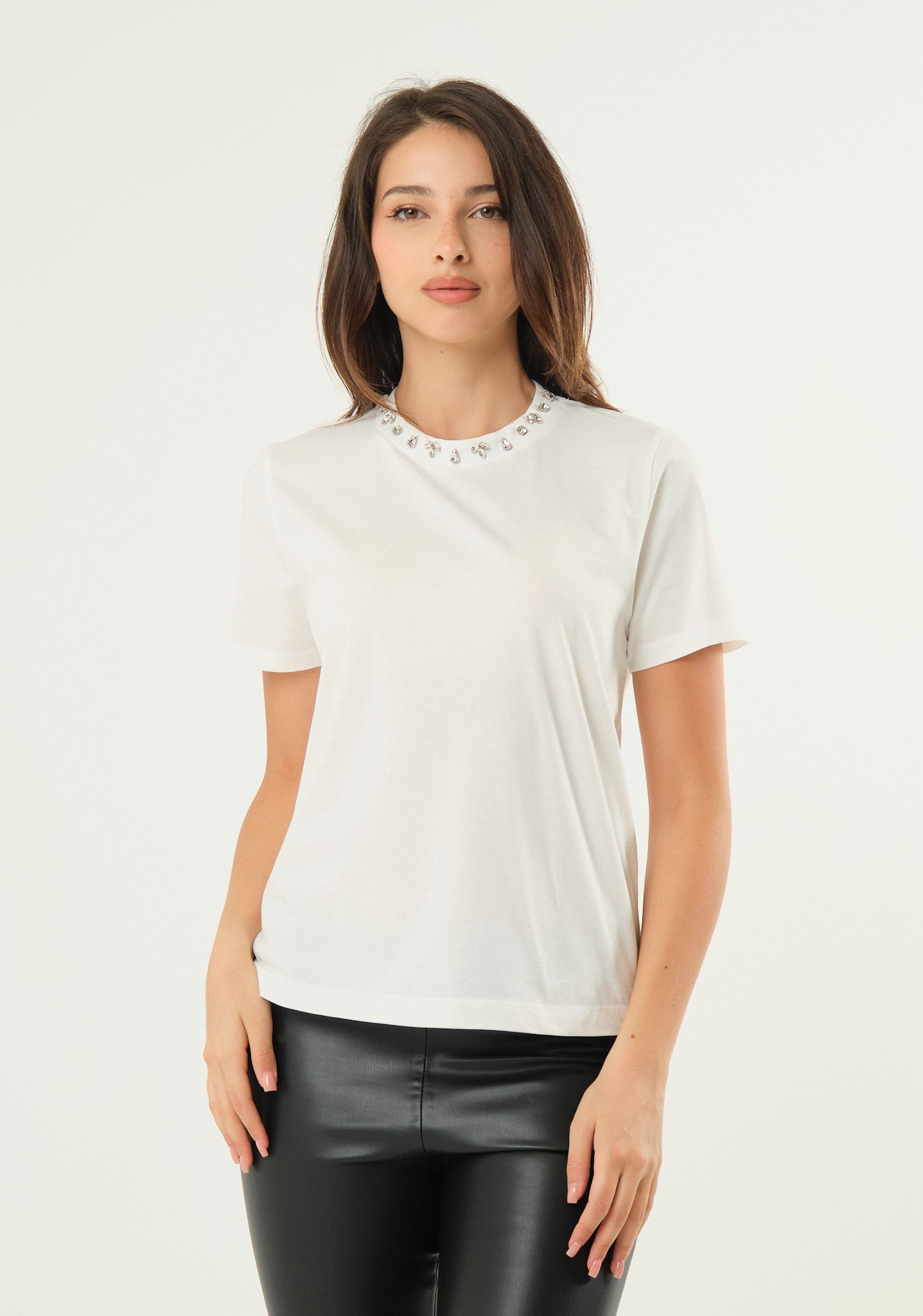 T-shirt con pietre
