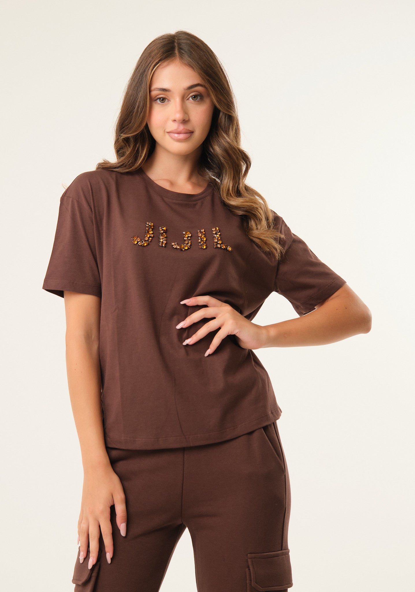 T-shirt dritta con applicazioni preziose