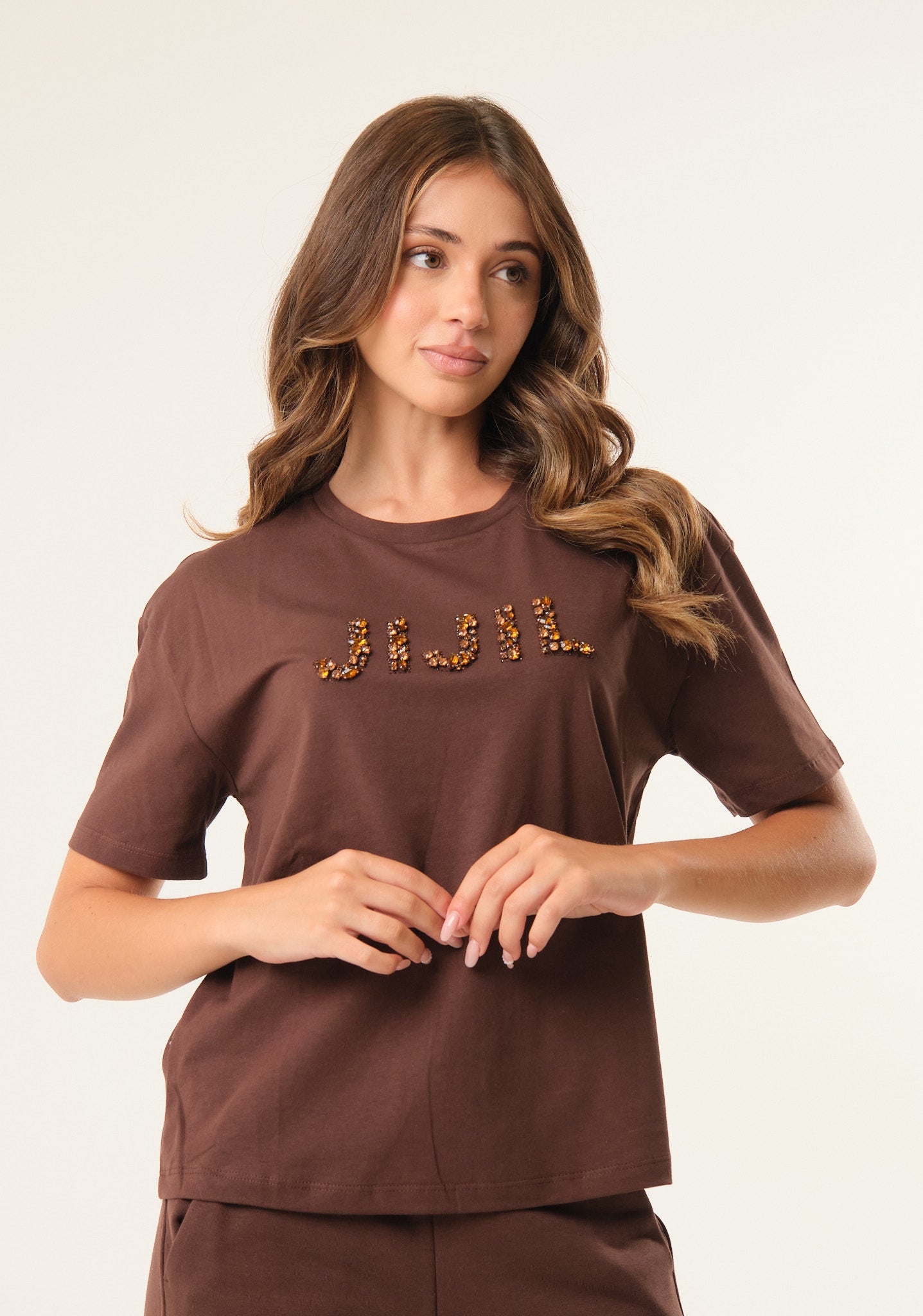 T-shirt dritta con applicazioni preziose