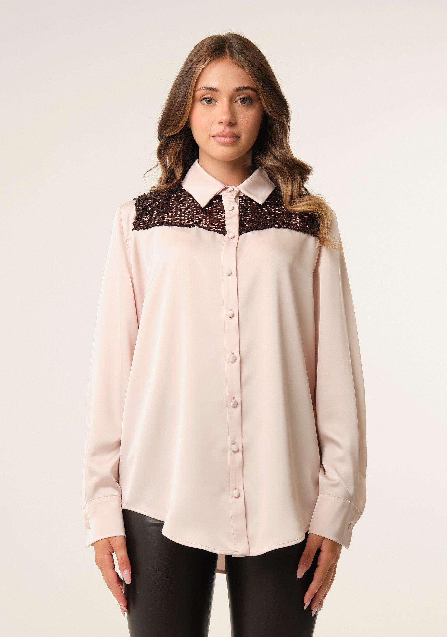 Camicia con carrè in paillettes