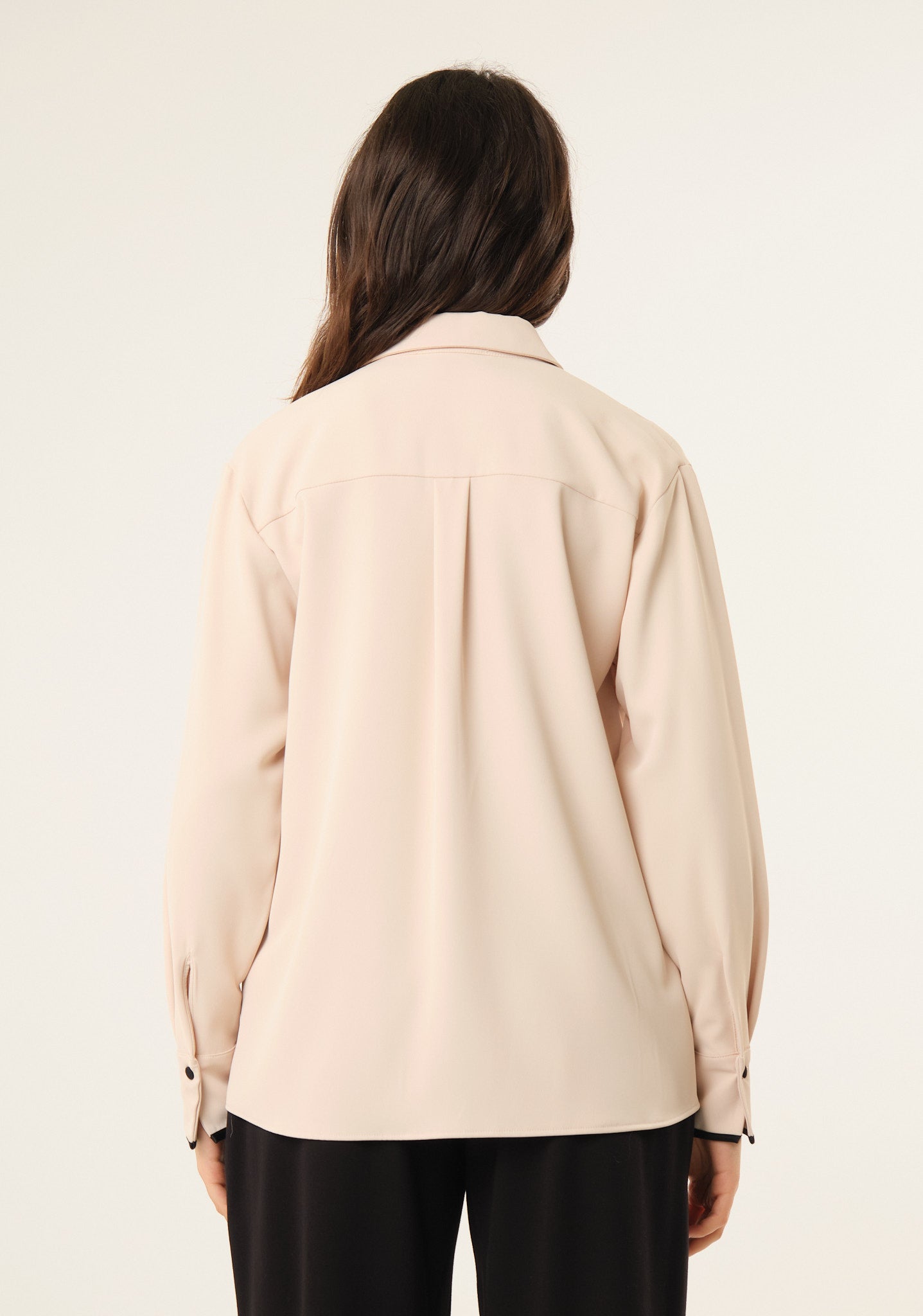 Camicia asimmetrica con lato plissetato