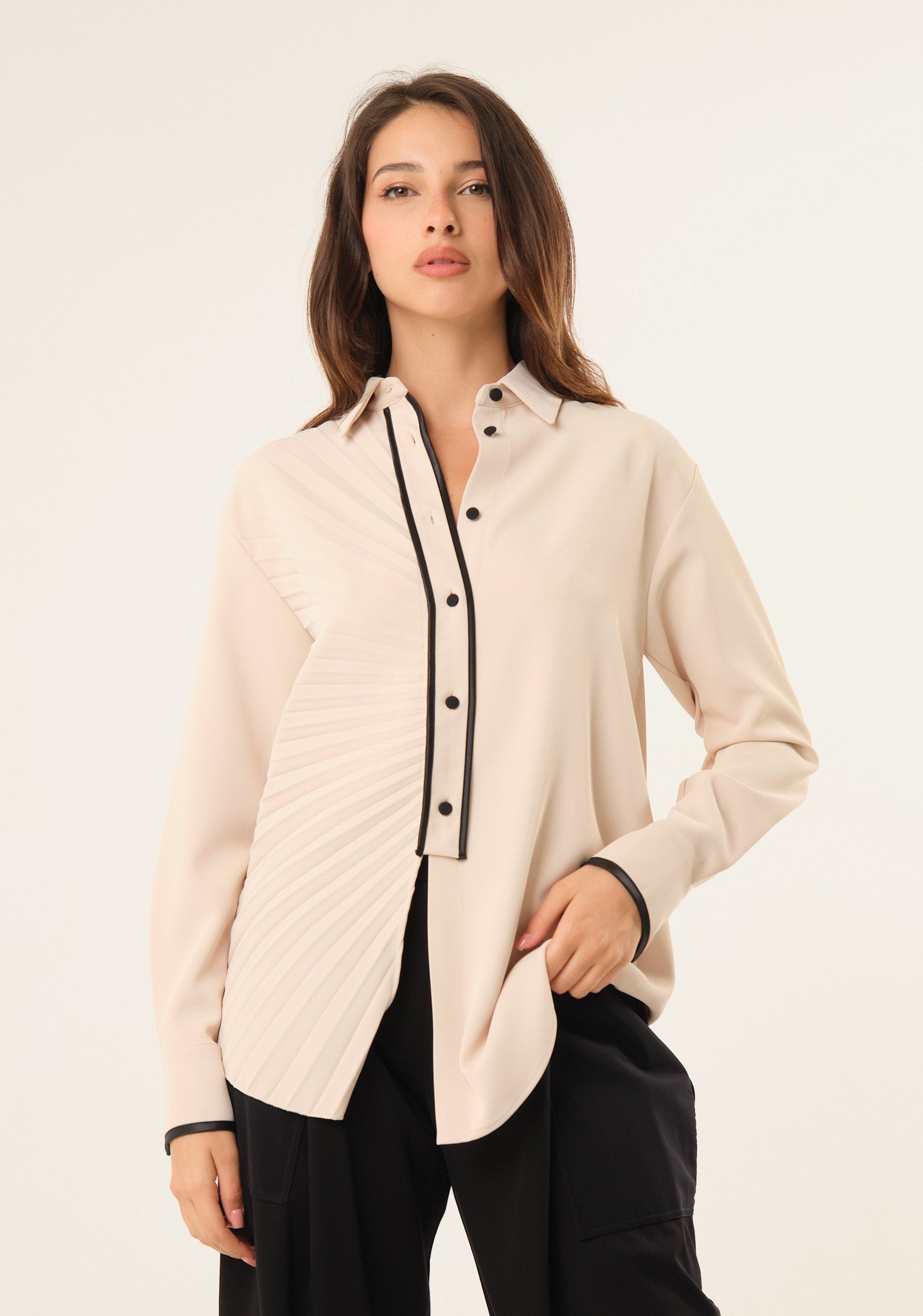 Camicia asimmetrica con lato plissetato
