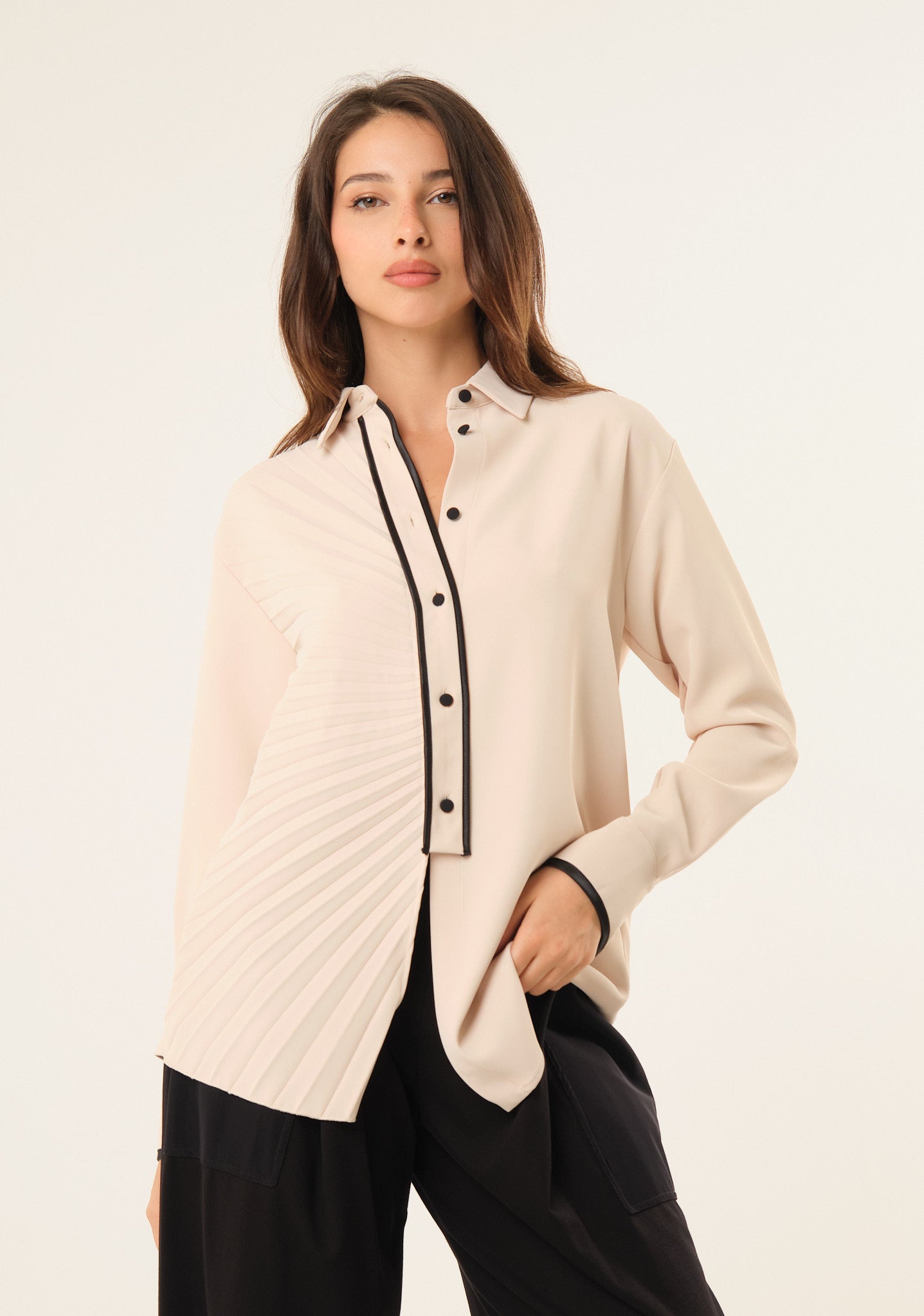 Camicia asimmetrica con lato plissetato
