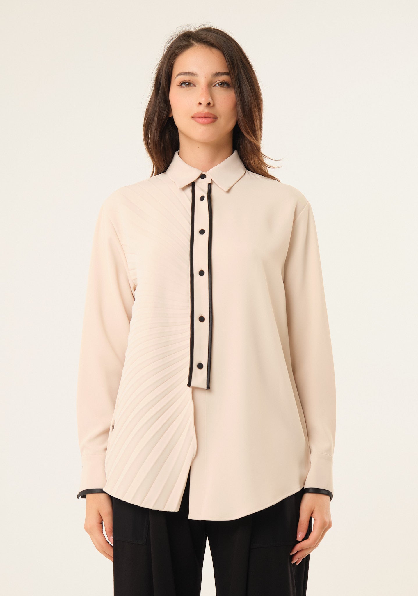 Camicia asimmetrica con lato plissetato
