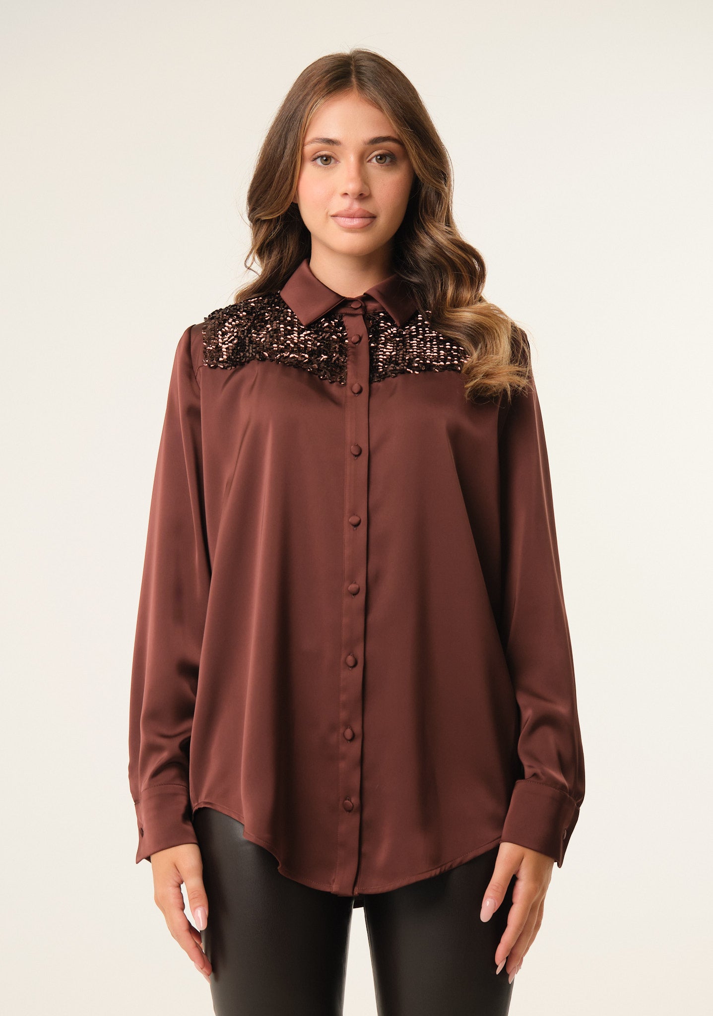 Camicia con carrè in paillettes