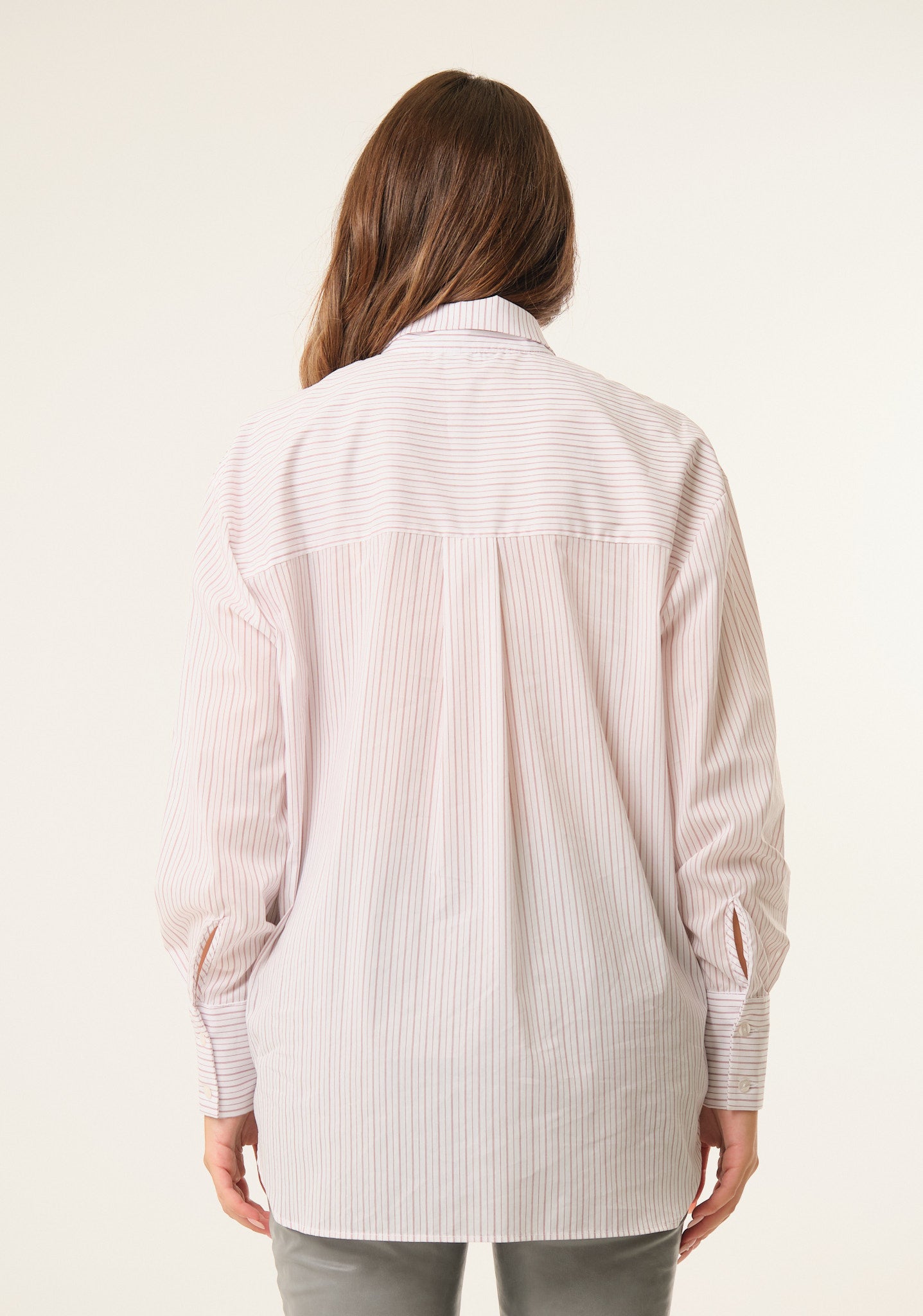 Camicia a righe con applicazioni